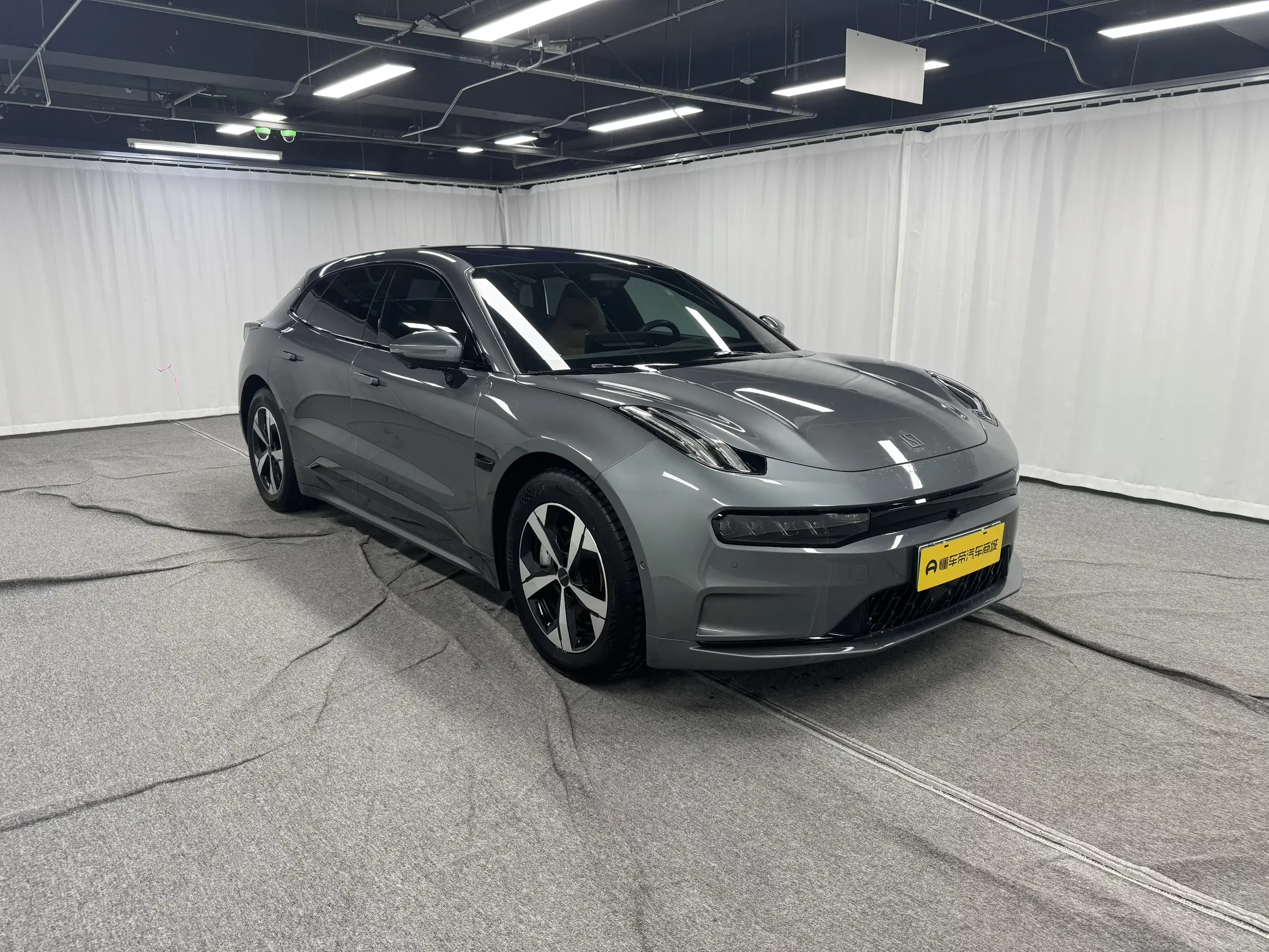 ZEEKR 001