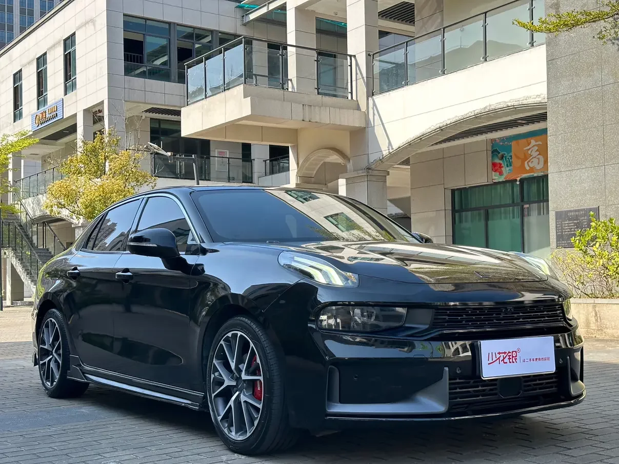 Lynk & Co 03