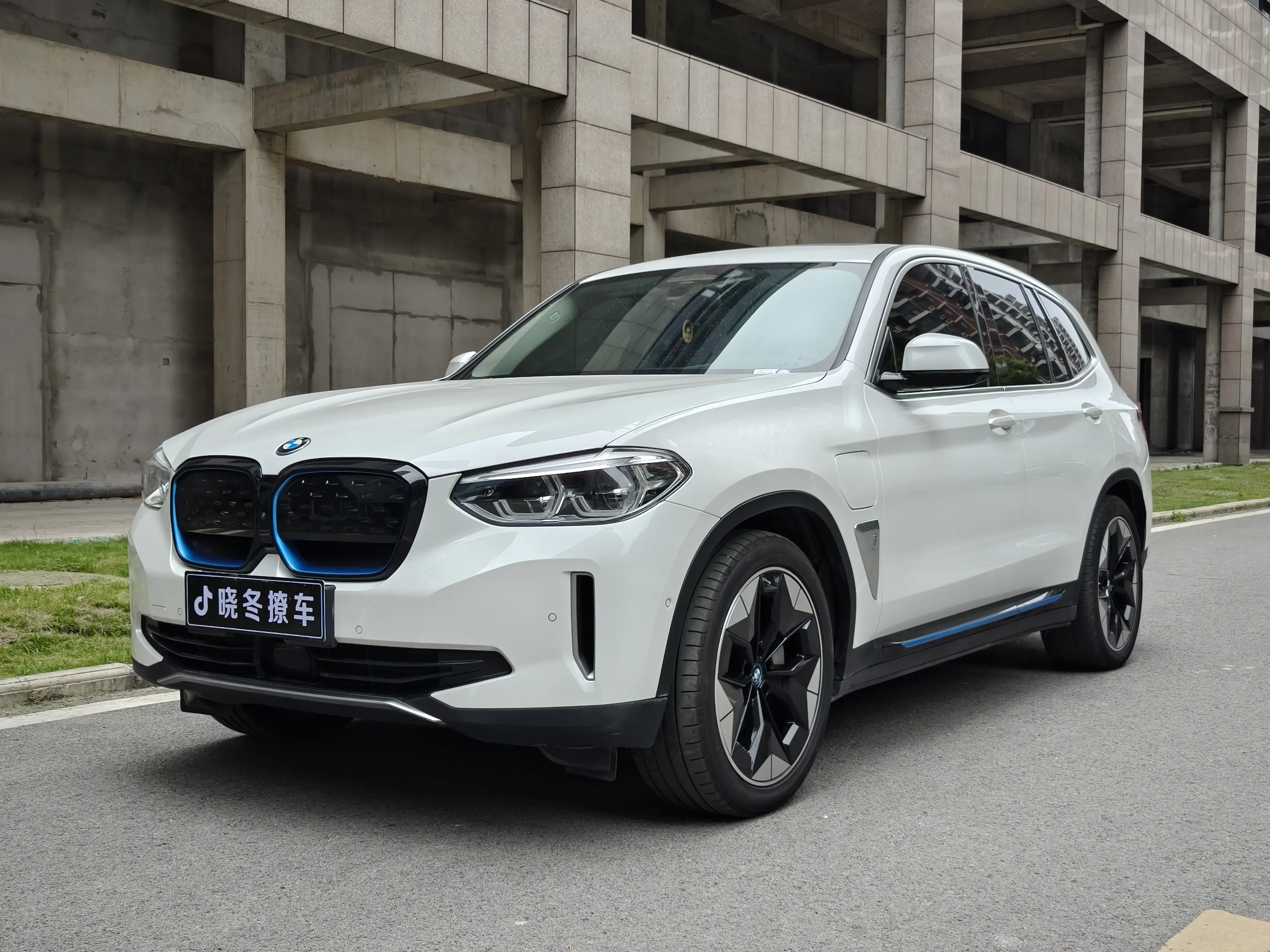 BMW iX3