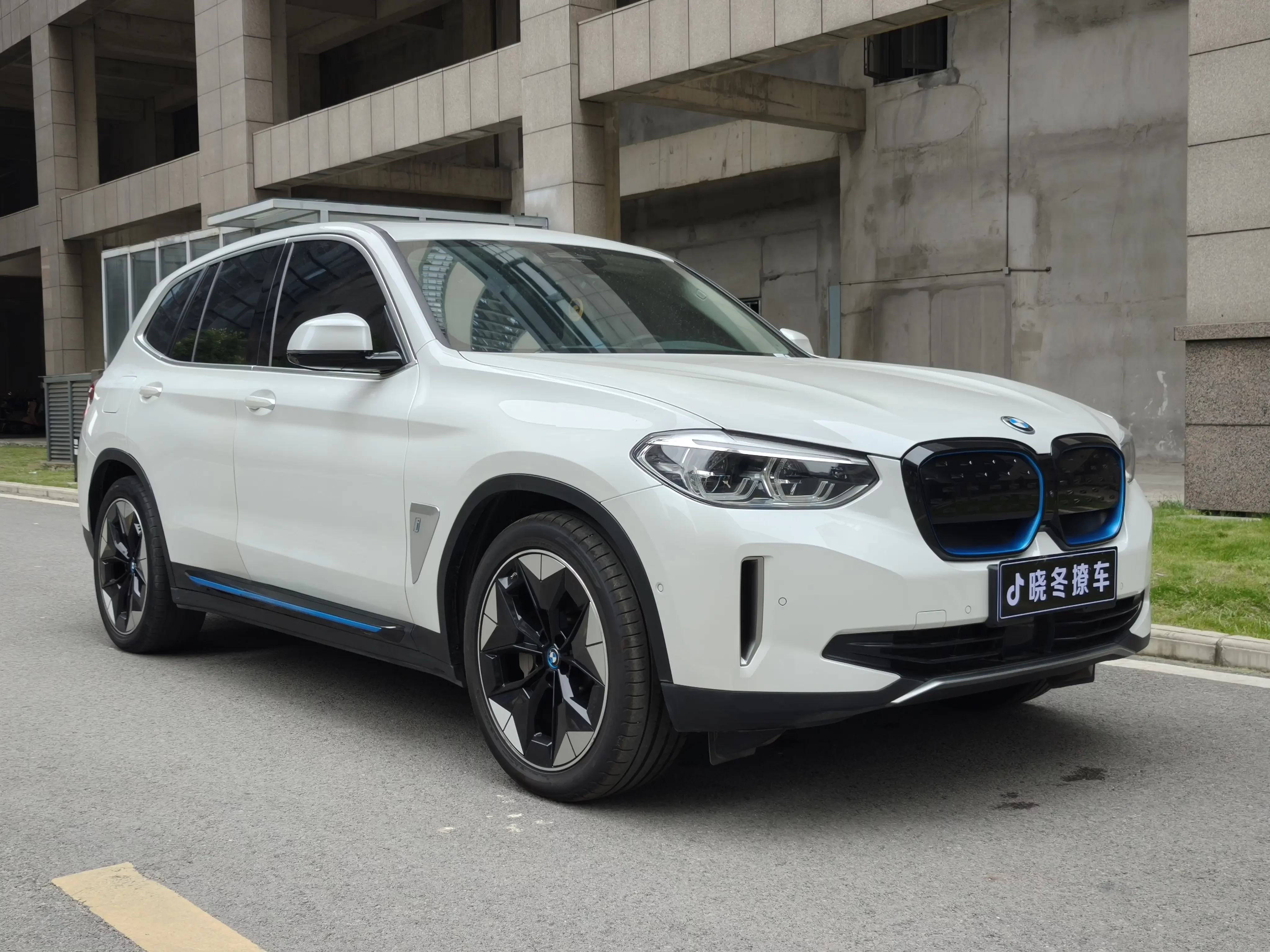 BMW iX3