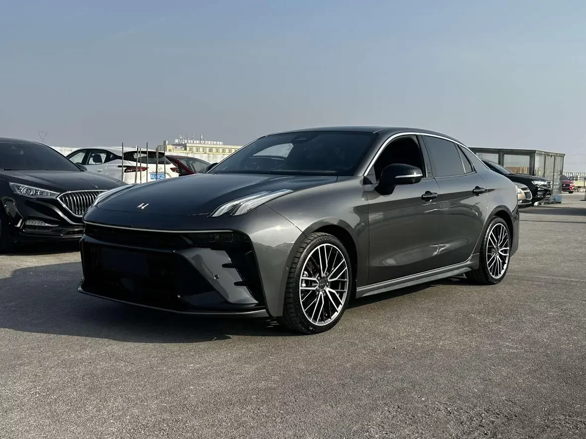 Lynk & Co 03
