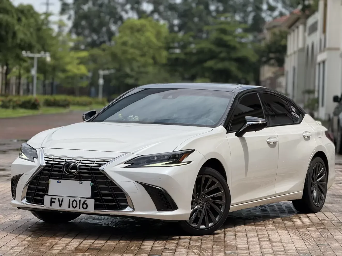 Lexus ES