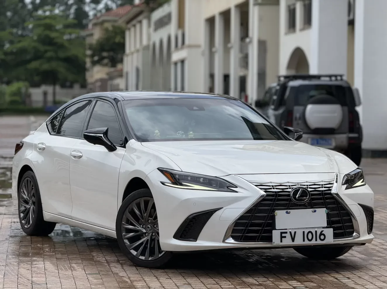 Lexus ES