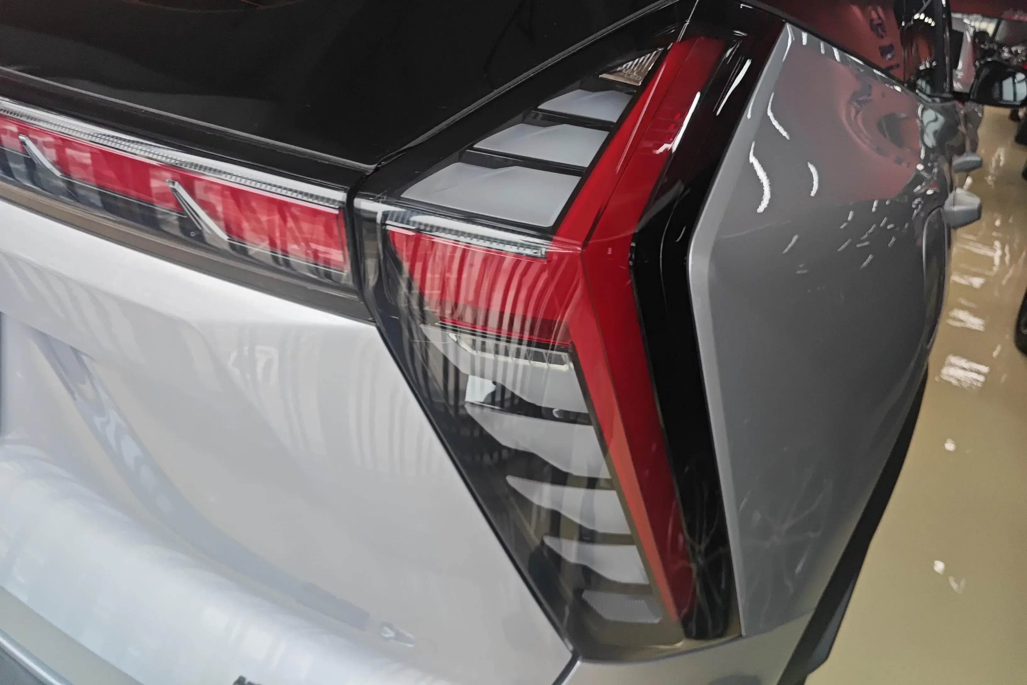 Geely Atlas L