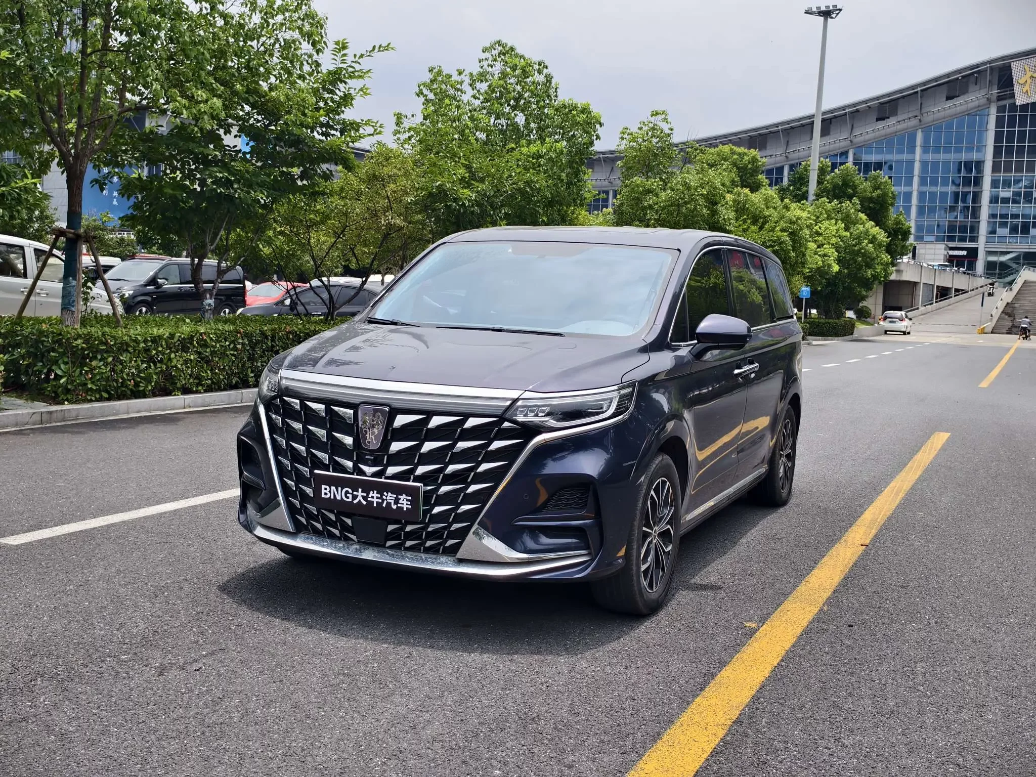 Roewe iMAX8 EV