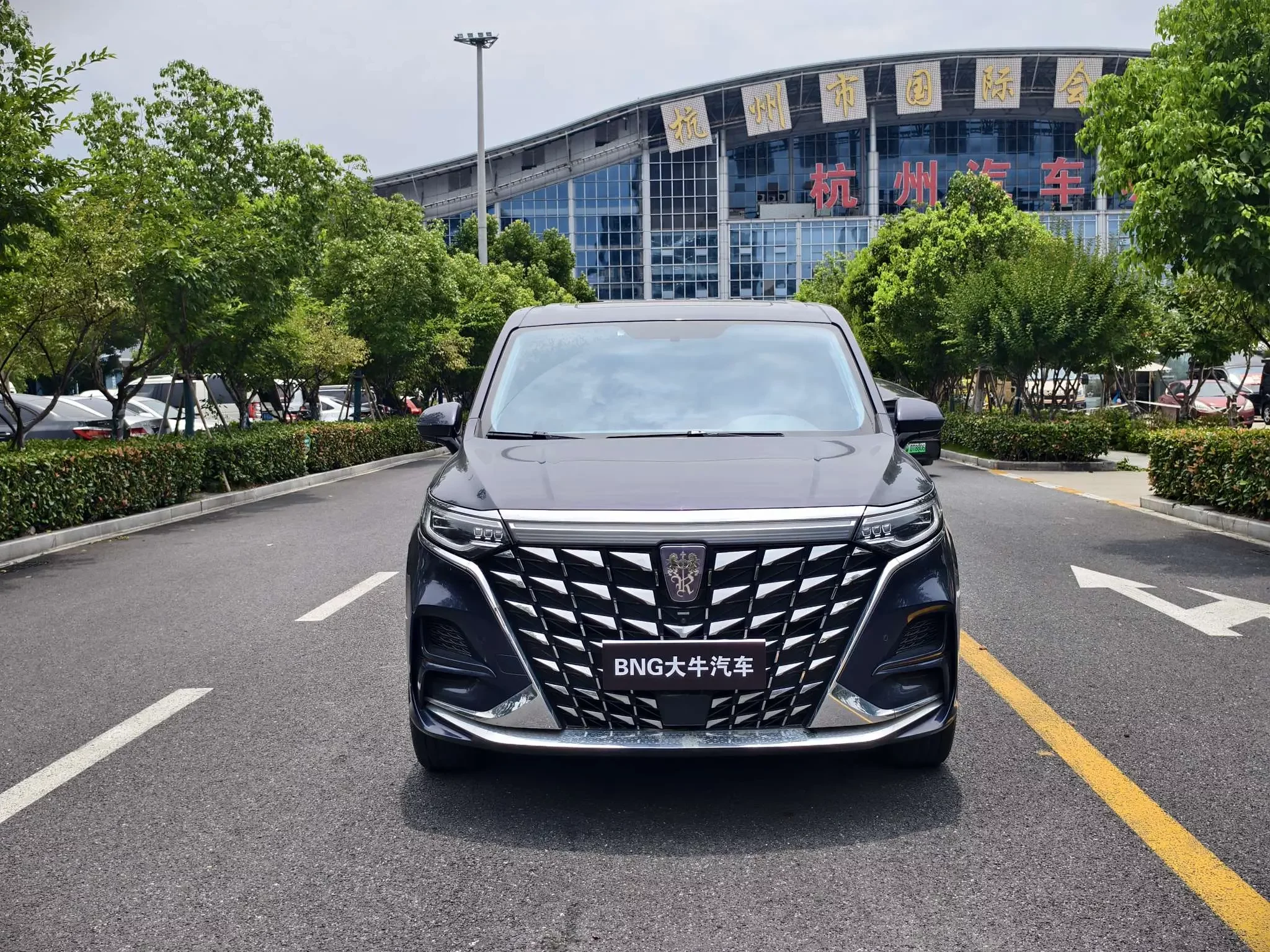 Roewe iMAX8 EV