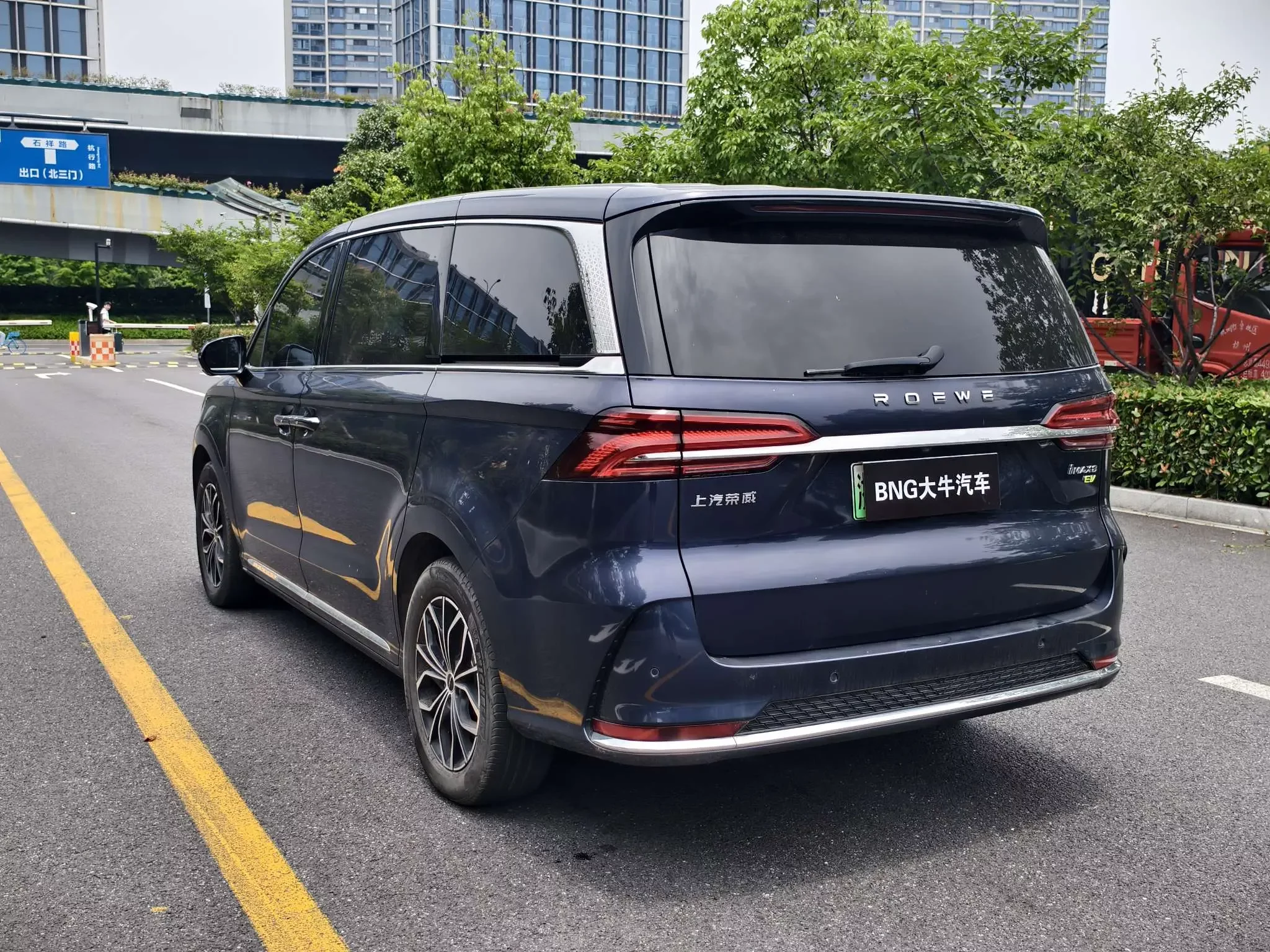 Roewe iMAX8 EV