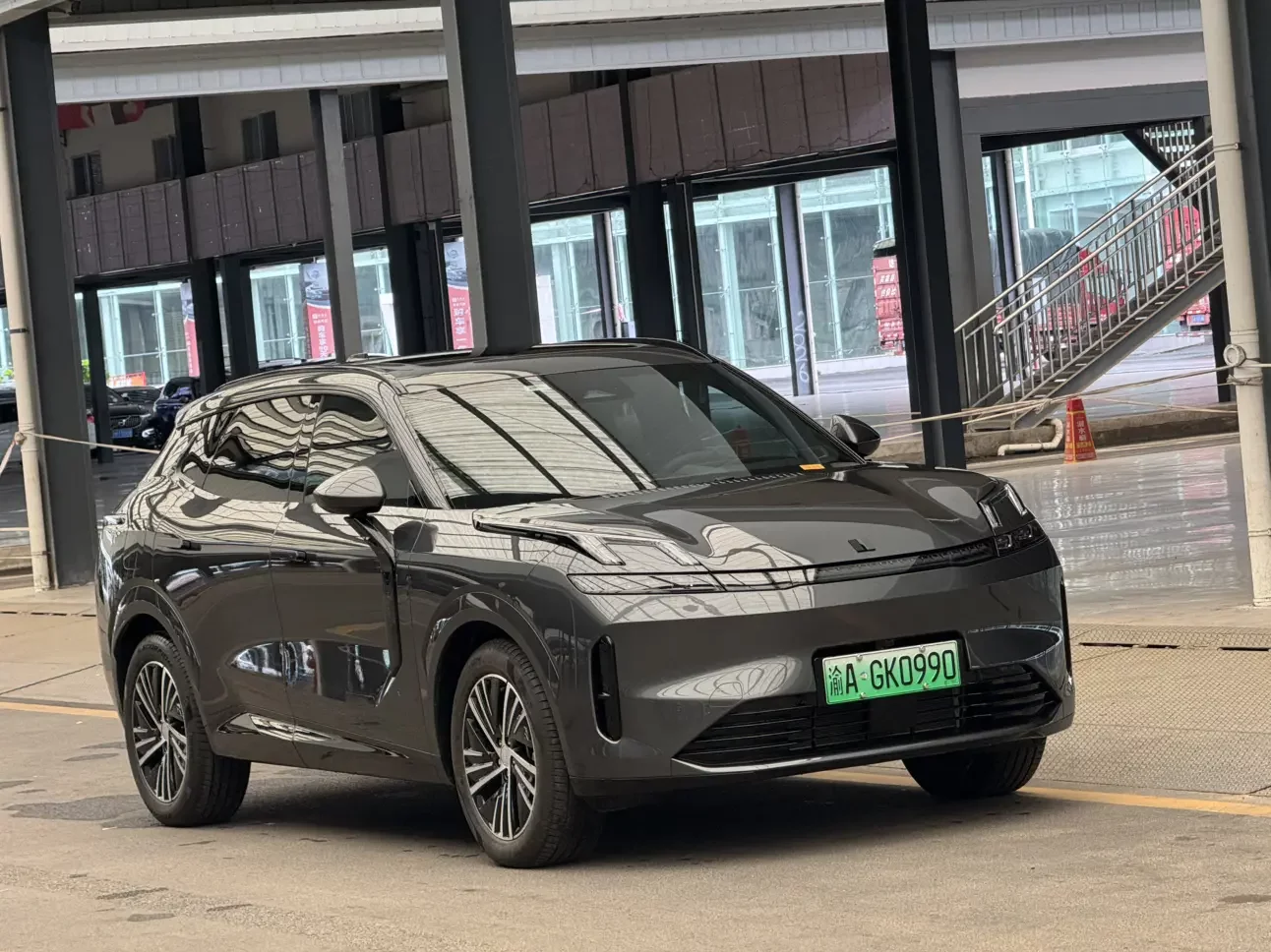 Lynk & Co 08 EM-P