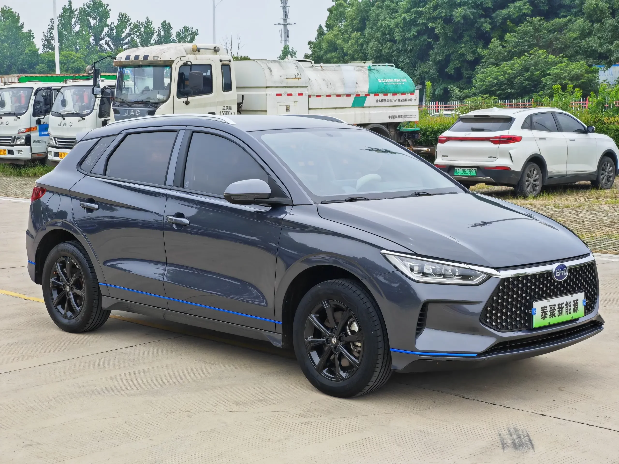 BYD e2