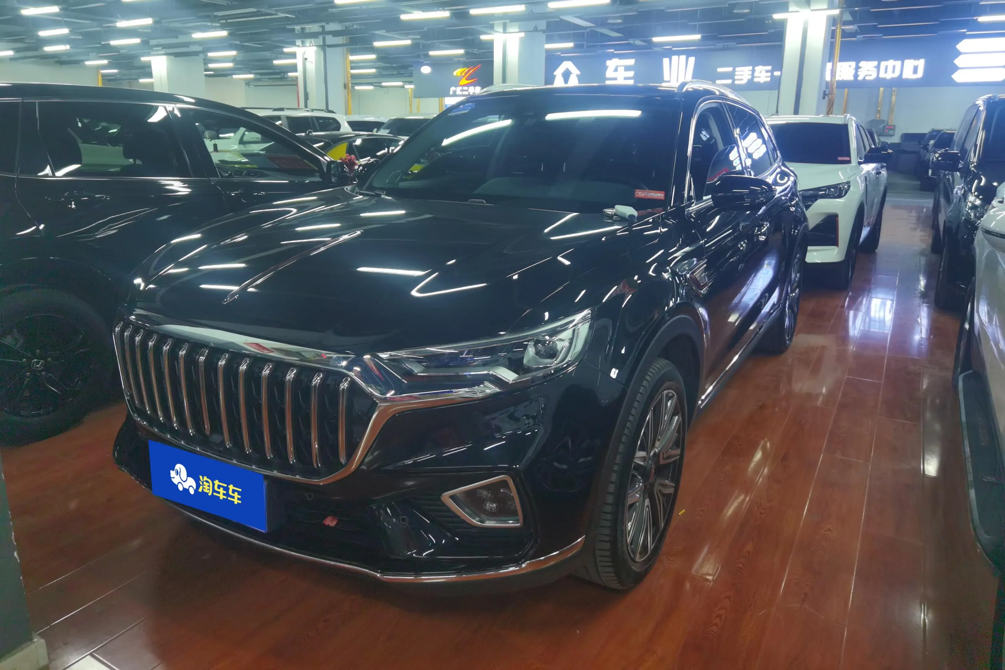 Hongqi HS5