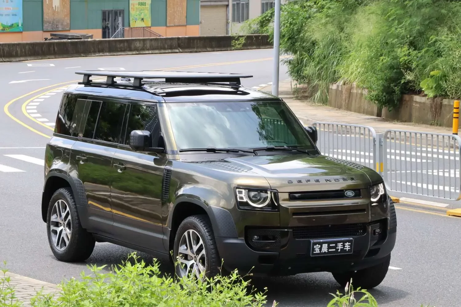 Land Rover guard
