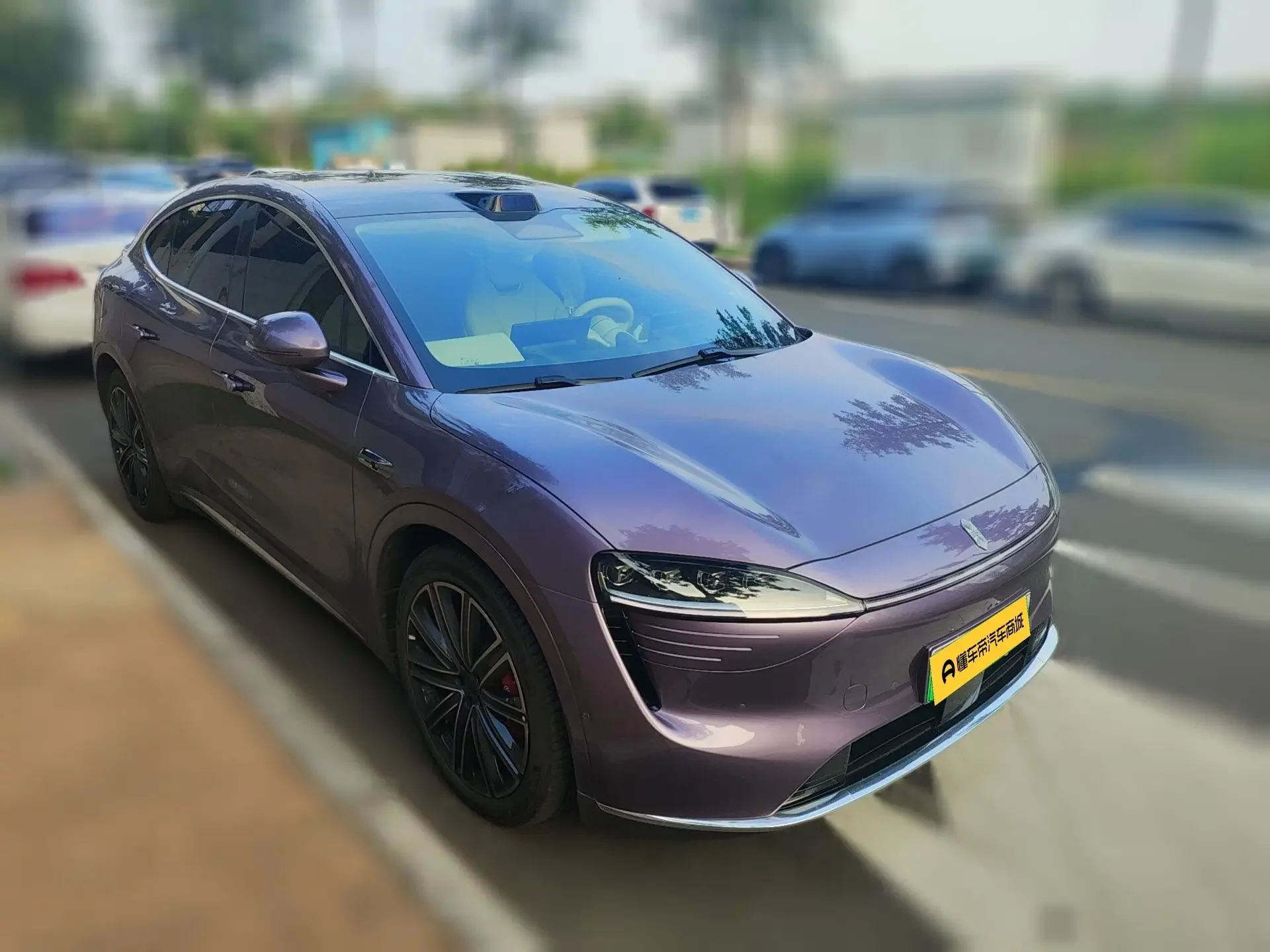 Luxeed Zhijie R7