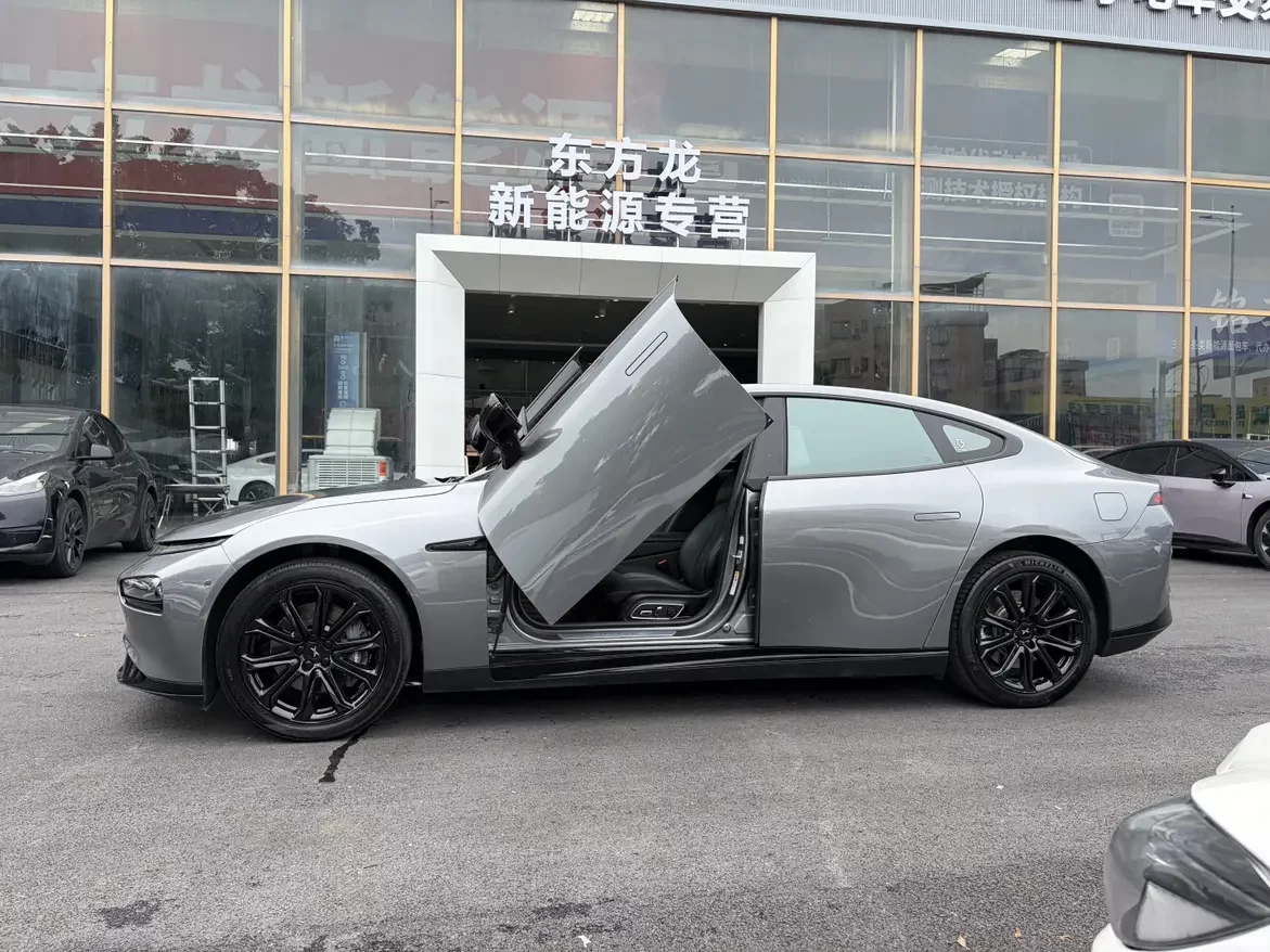 Xpeng P7