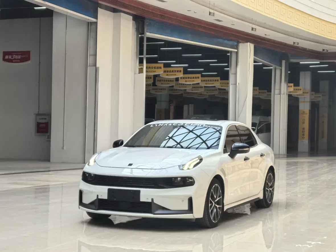 LYNK & CO 03
