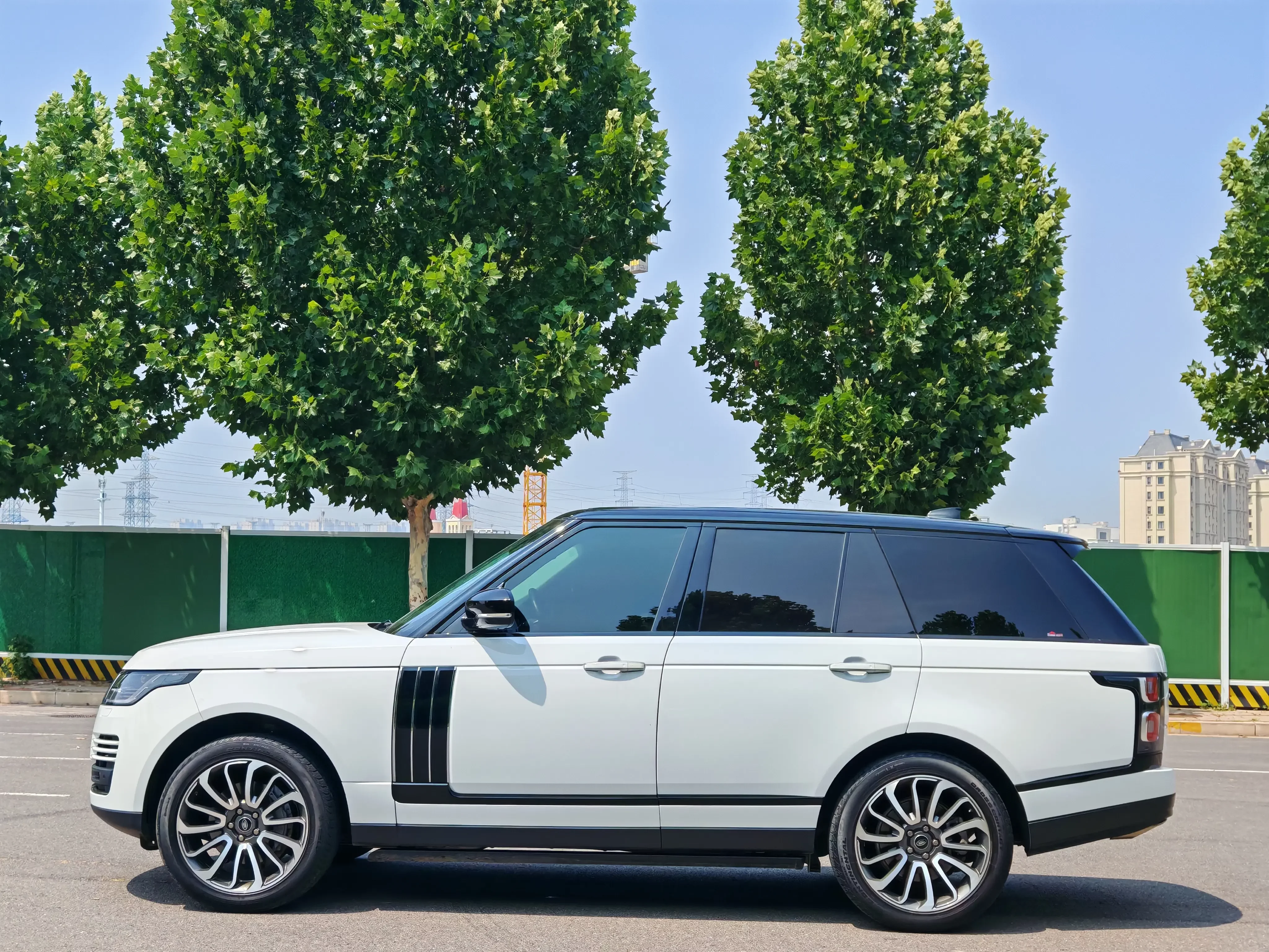 Land Rover range rover