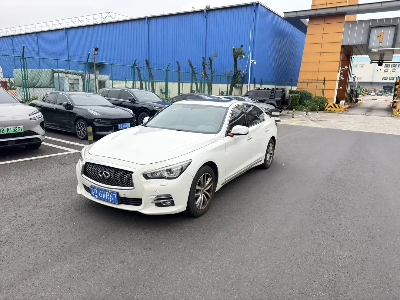 Infiniti Q50L