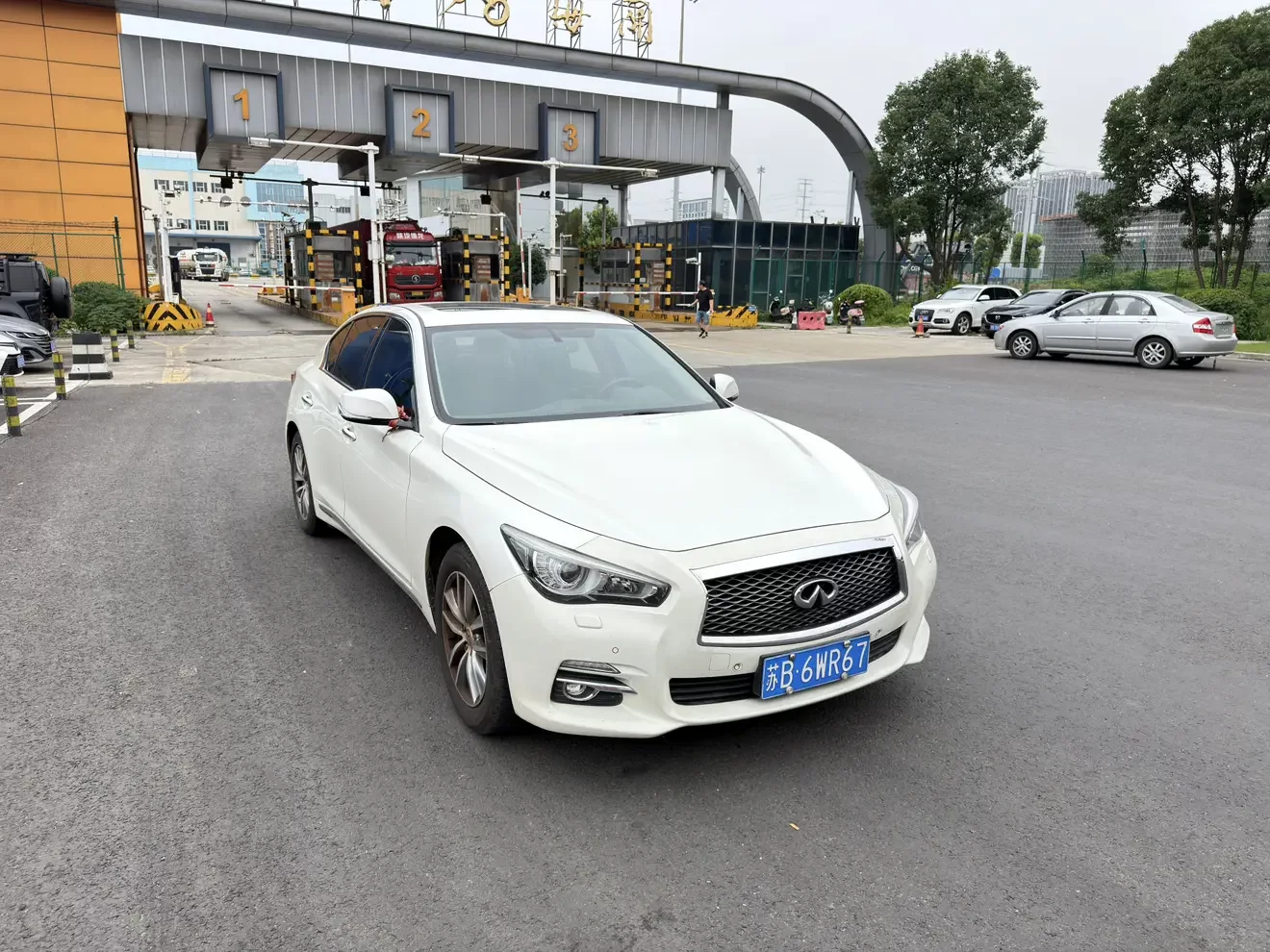 Infiniti Q50L