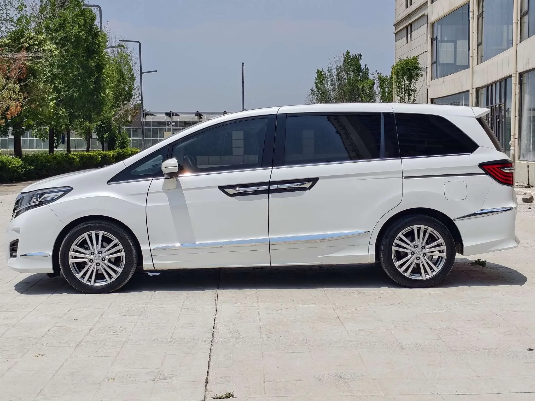 Honda Elysion