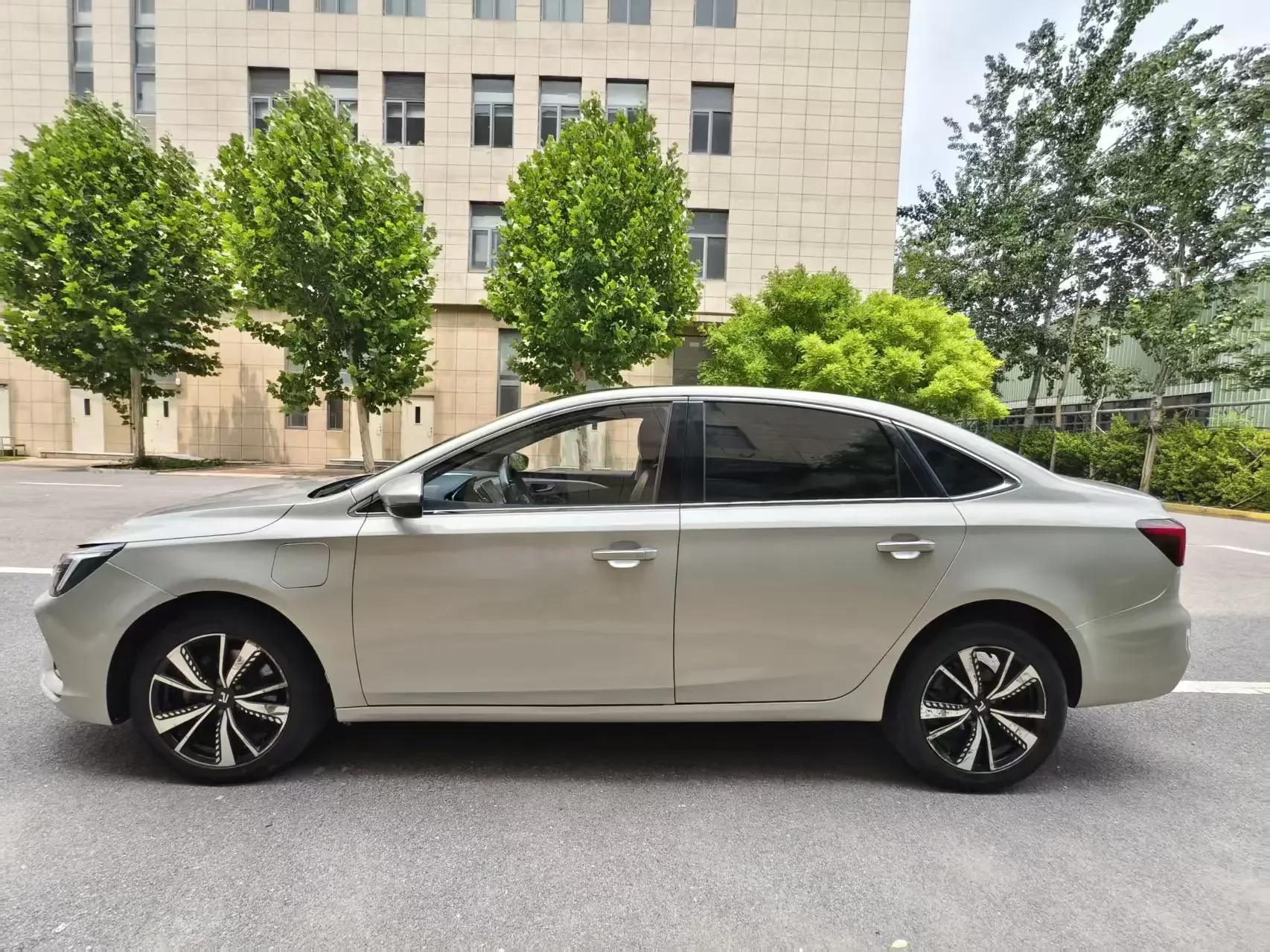 Rising Auto Feifan ER6