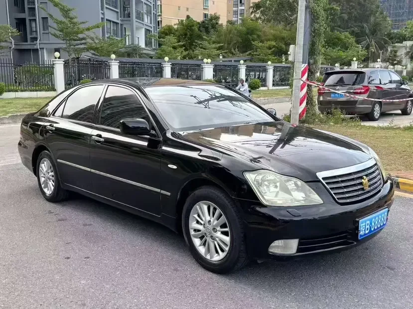 Toyota crown