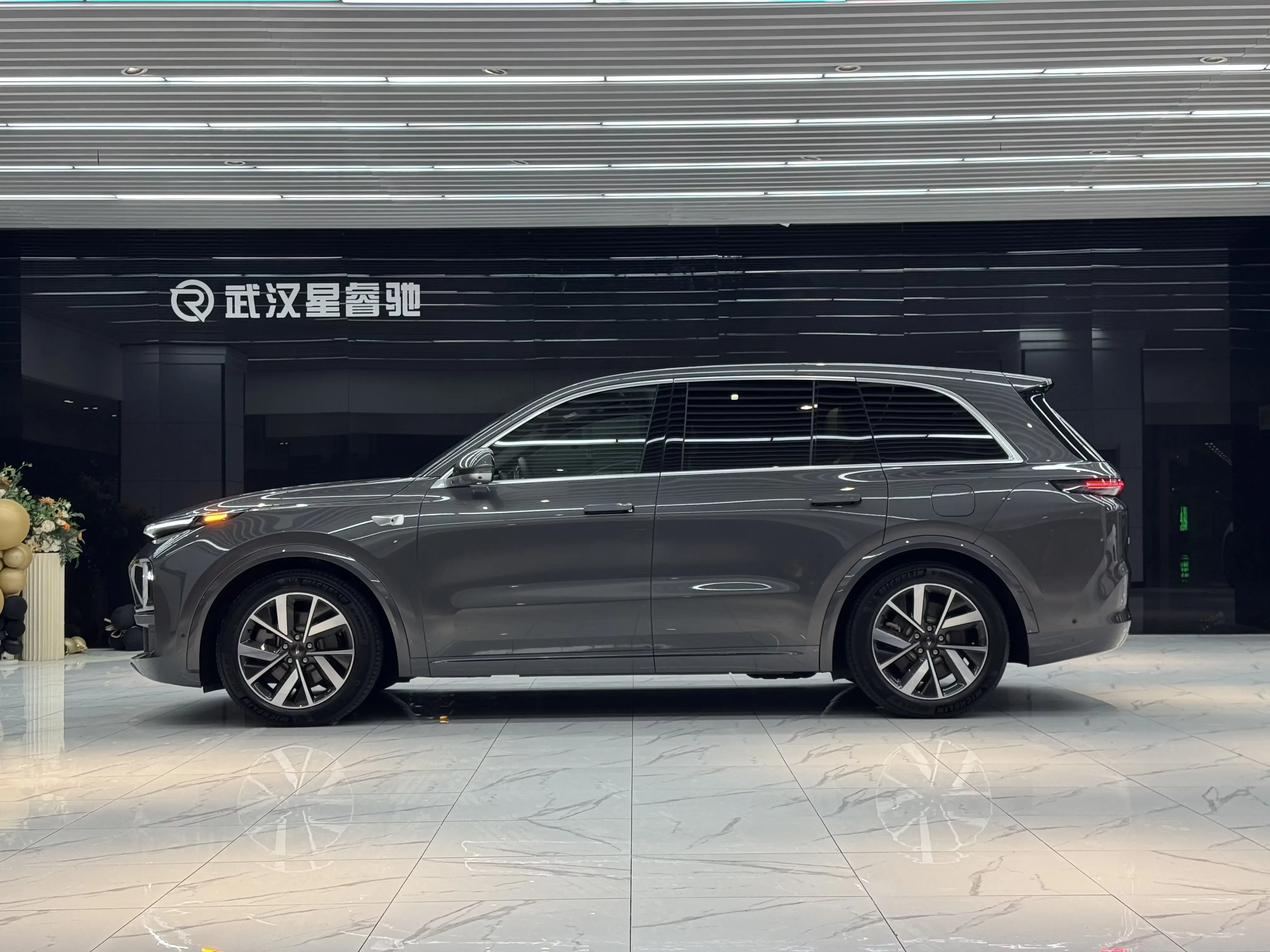 Lixiang L8