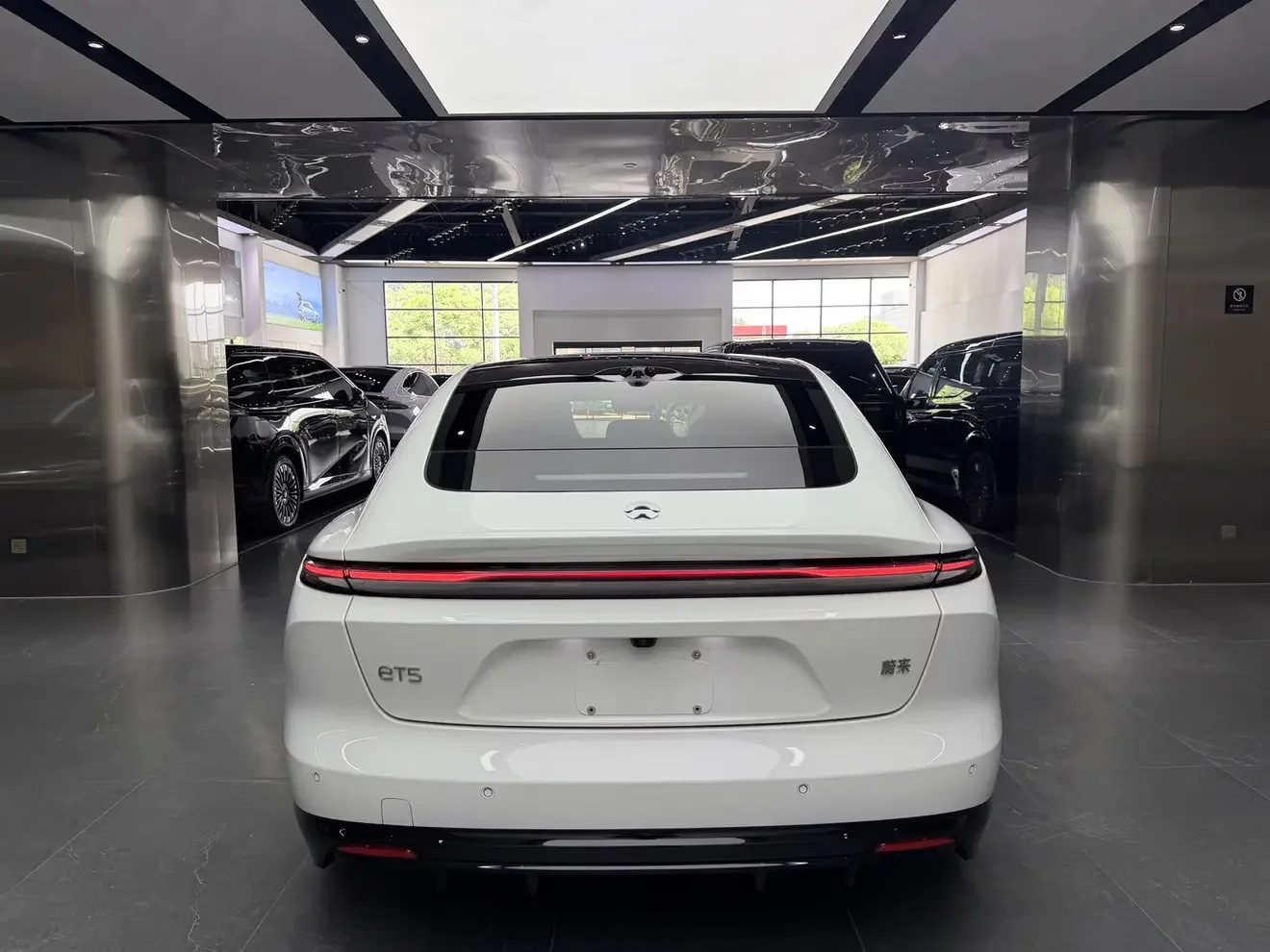 NIO ET5