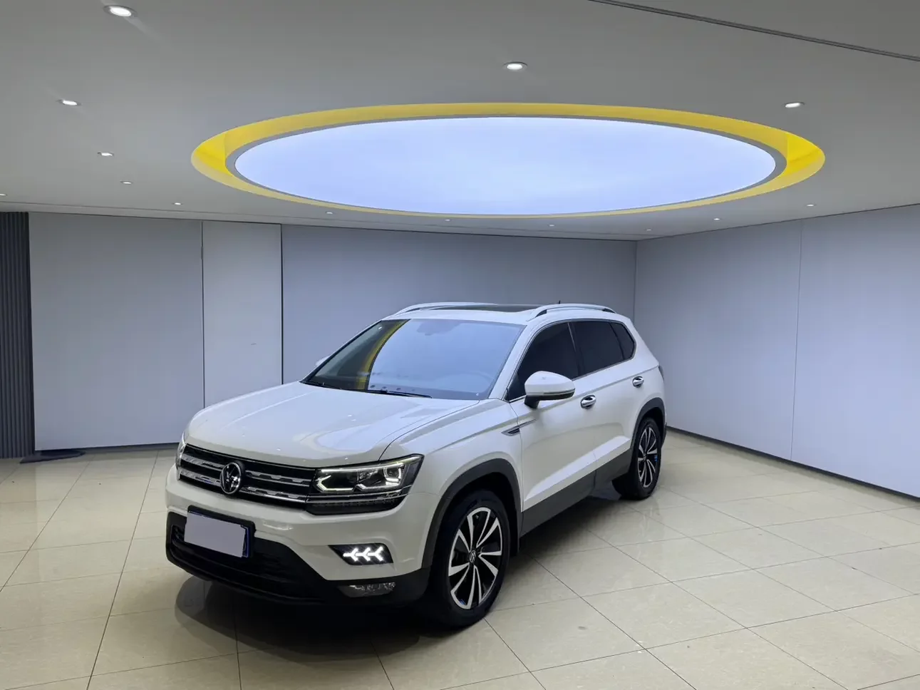 VOLKSWAGEN THARU