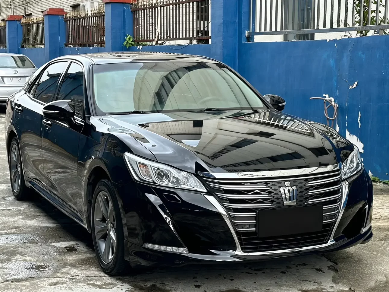 Toyota crown