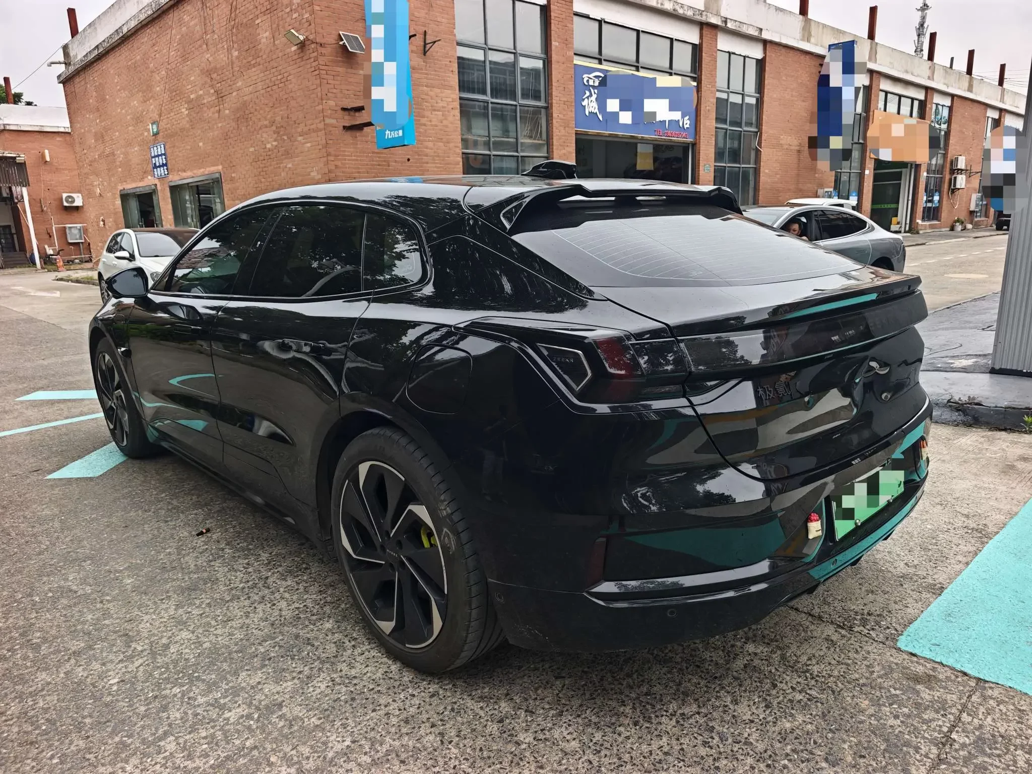 ZEEKR 001