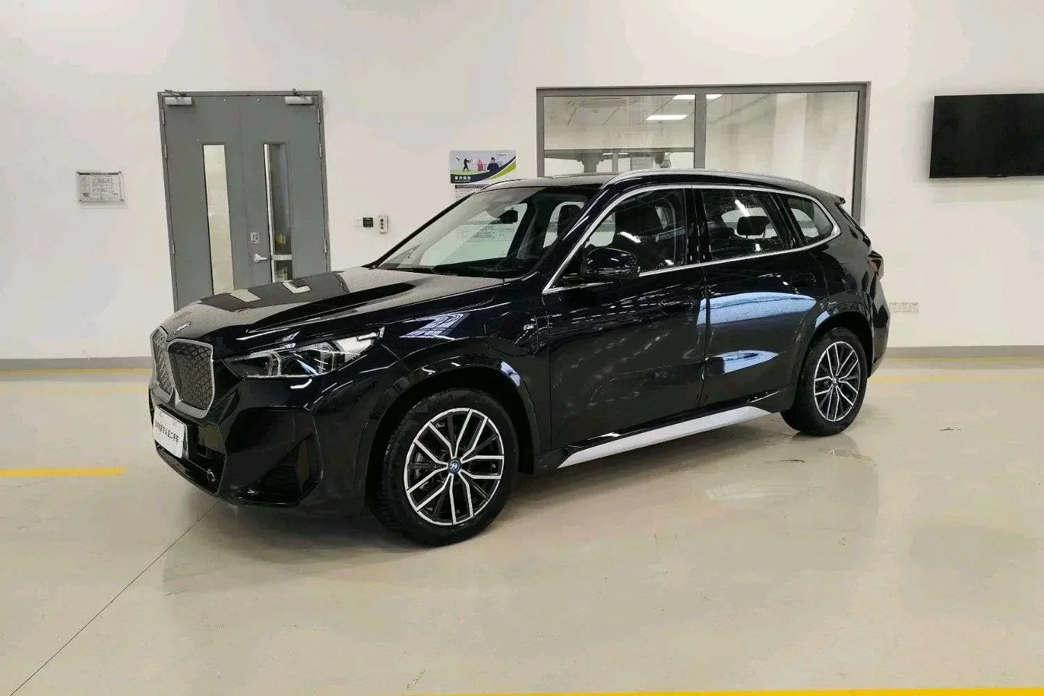 BMW iX1