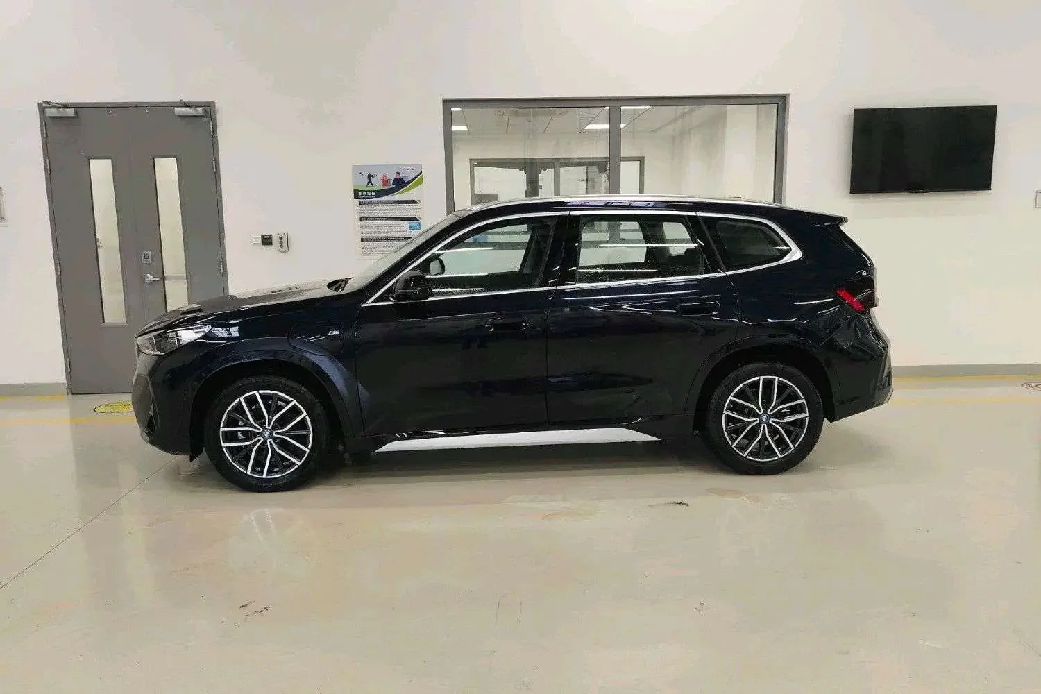 BMW iX1