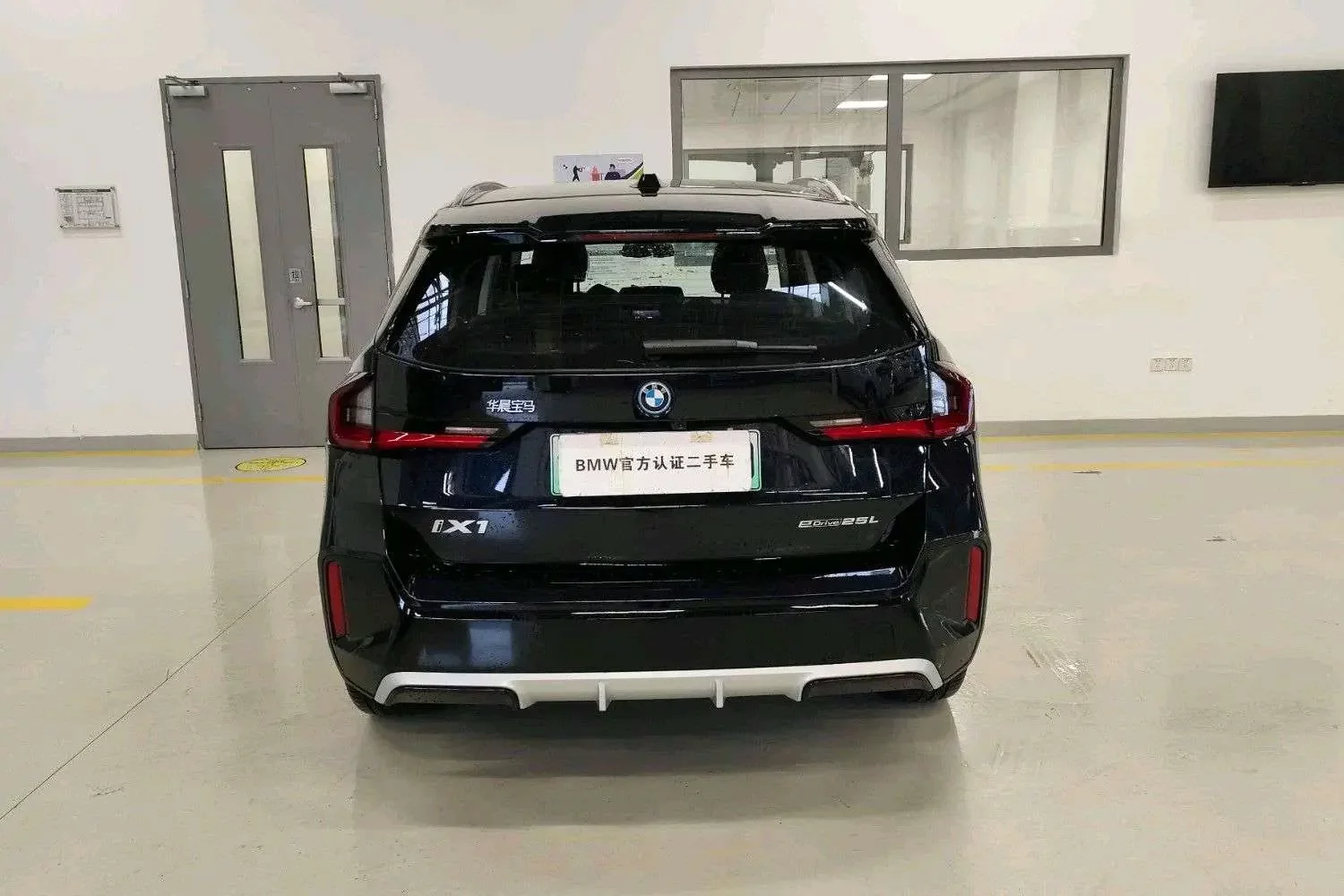 BMW iX1