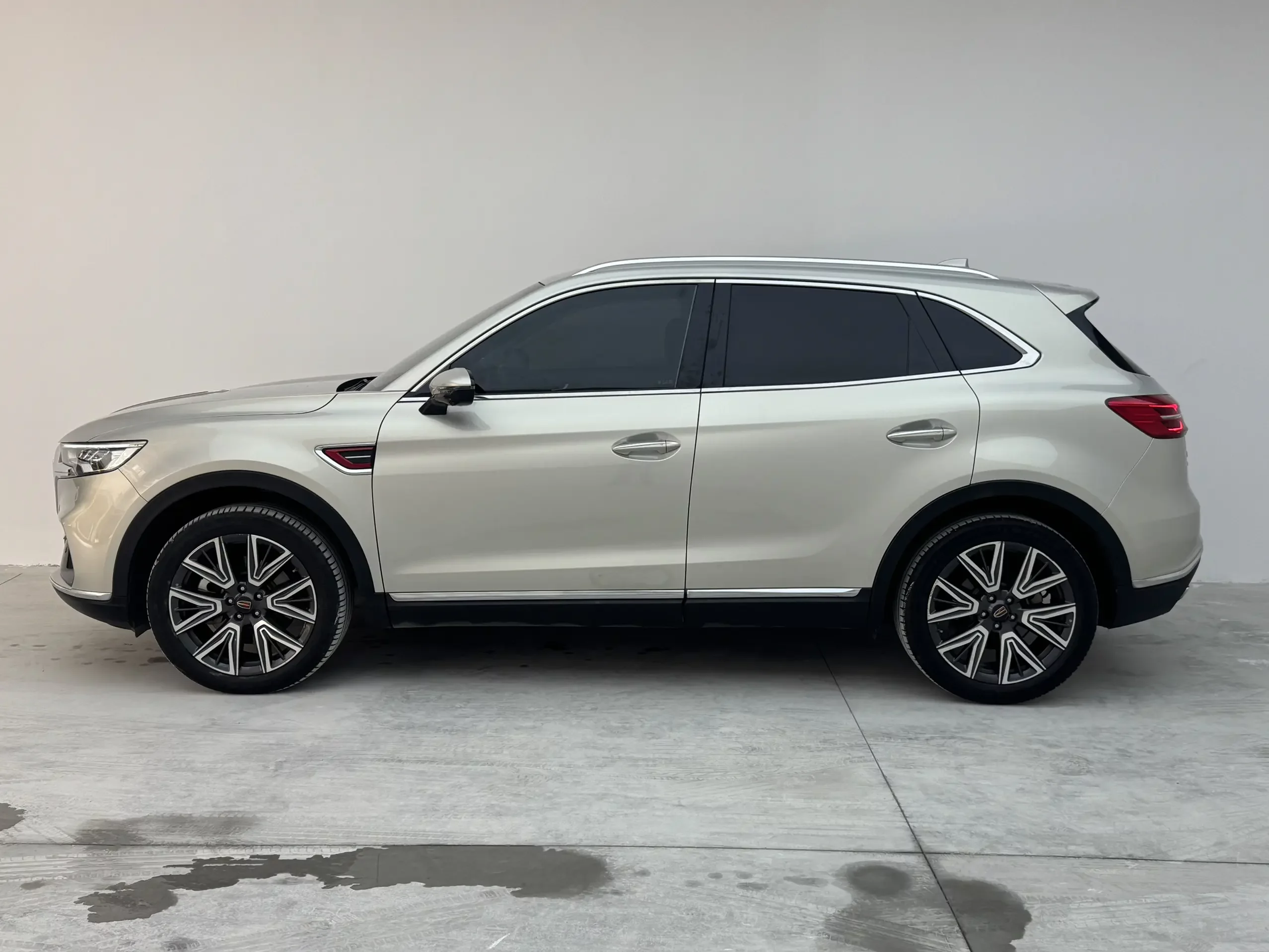 Hongqi HS5