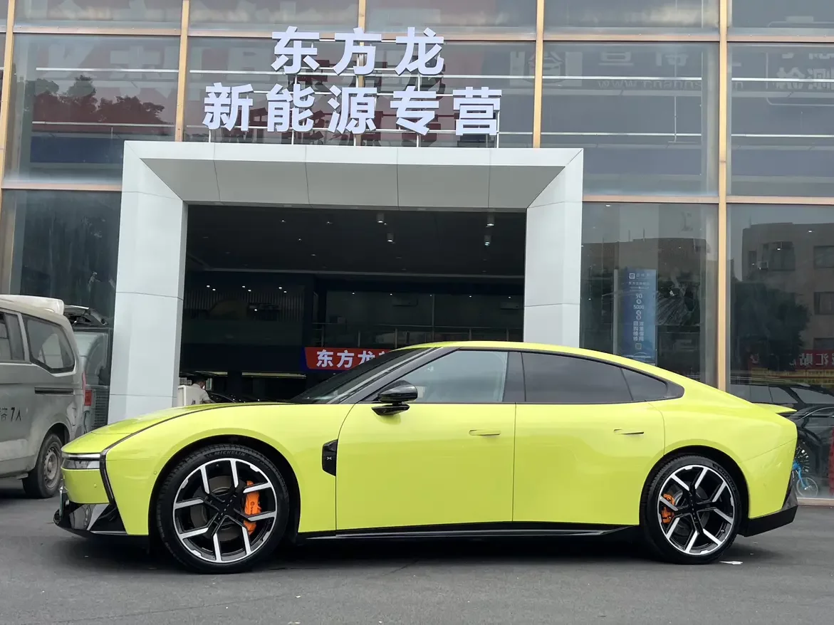 Xpeng P7