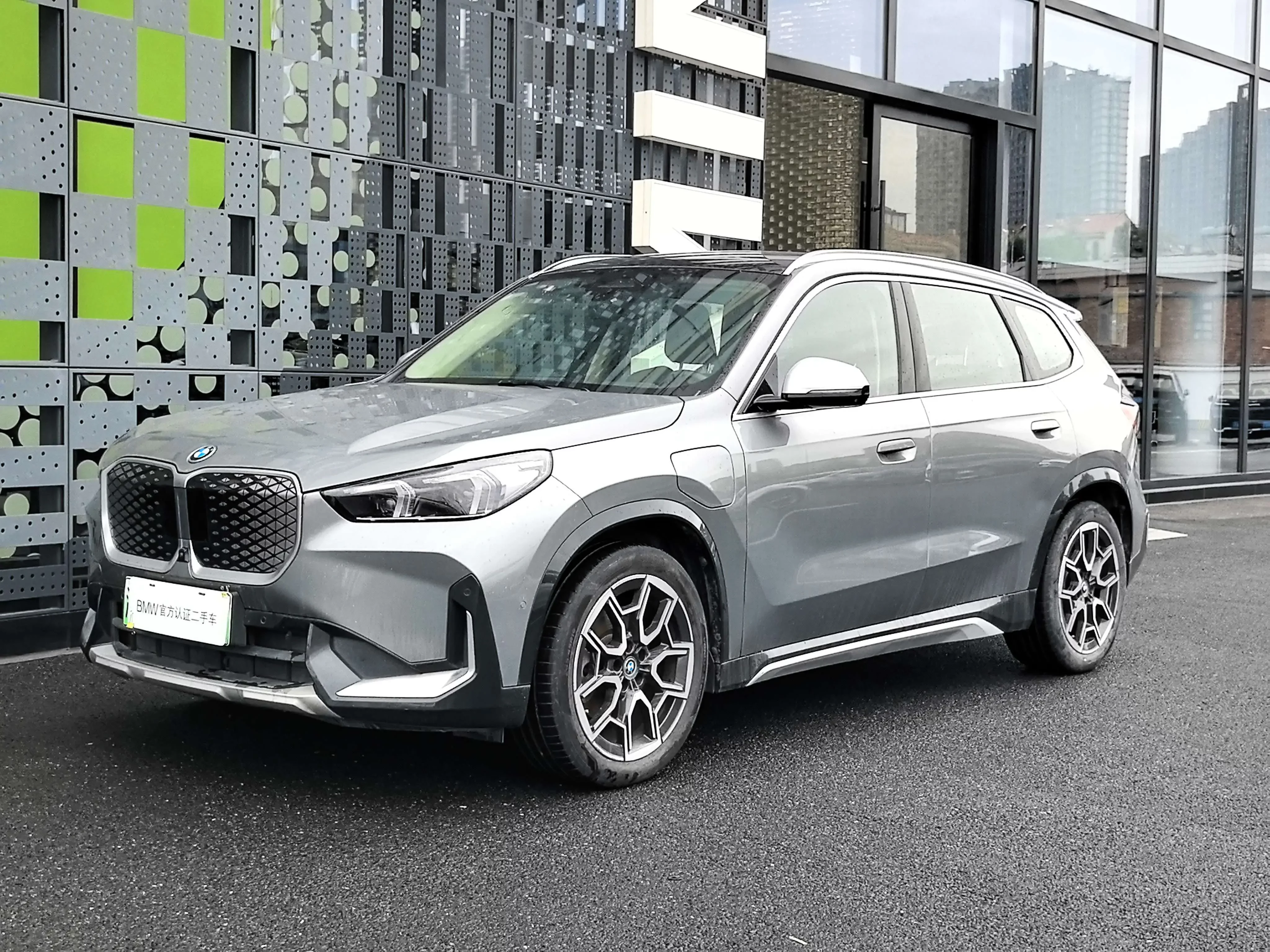 BMW iX1