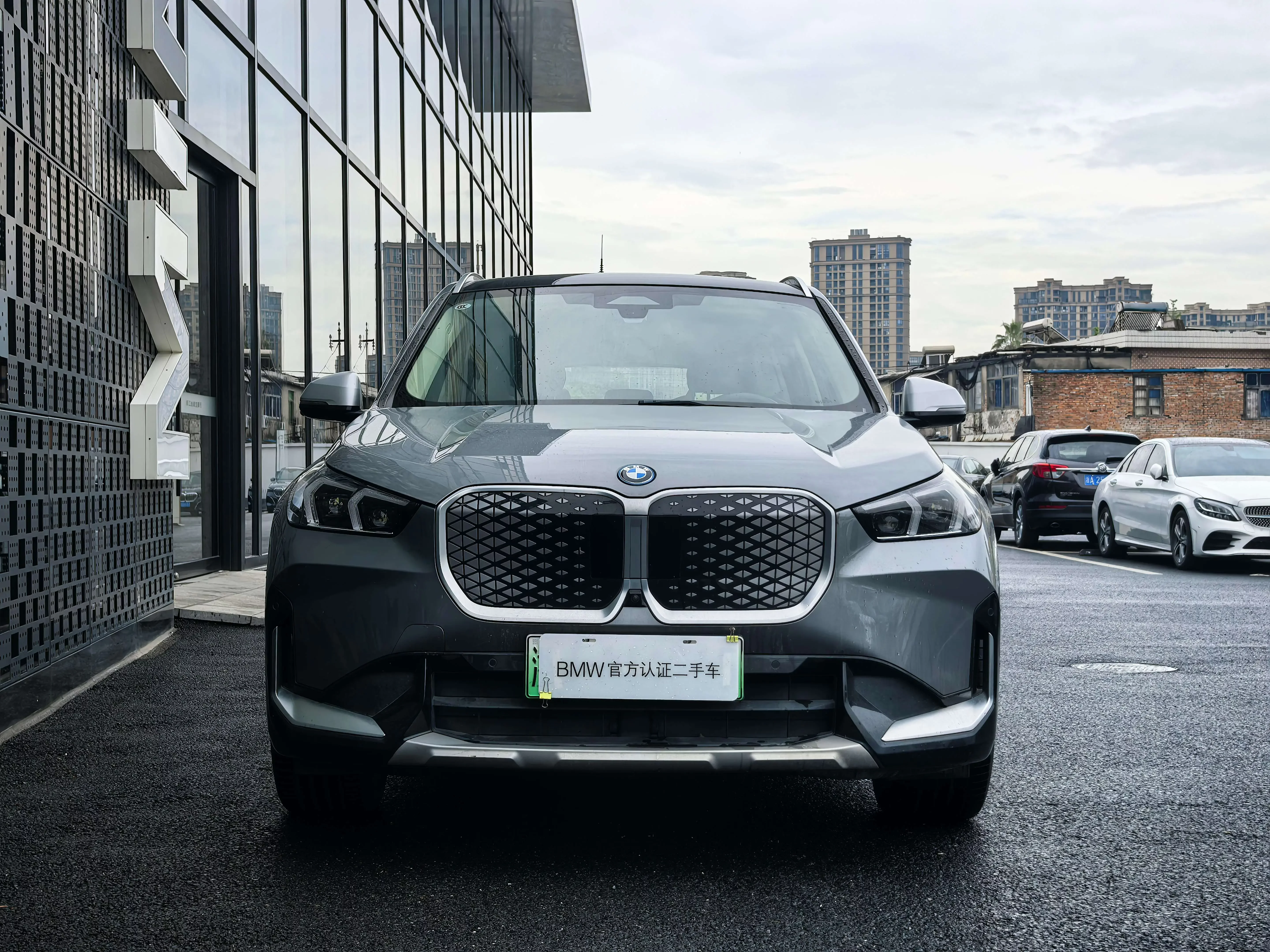 BMW iX1