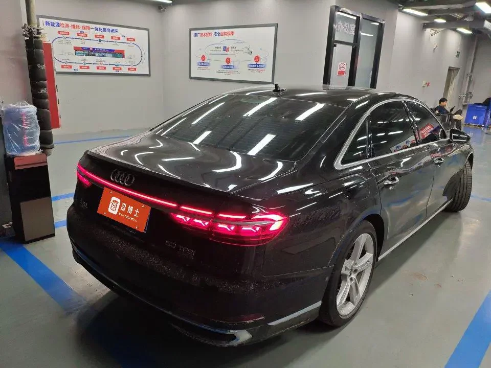 Audi A8