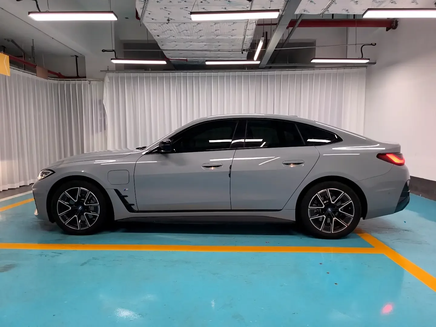 BMW i4