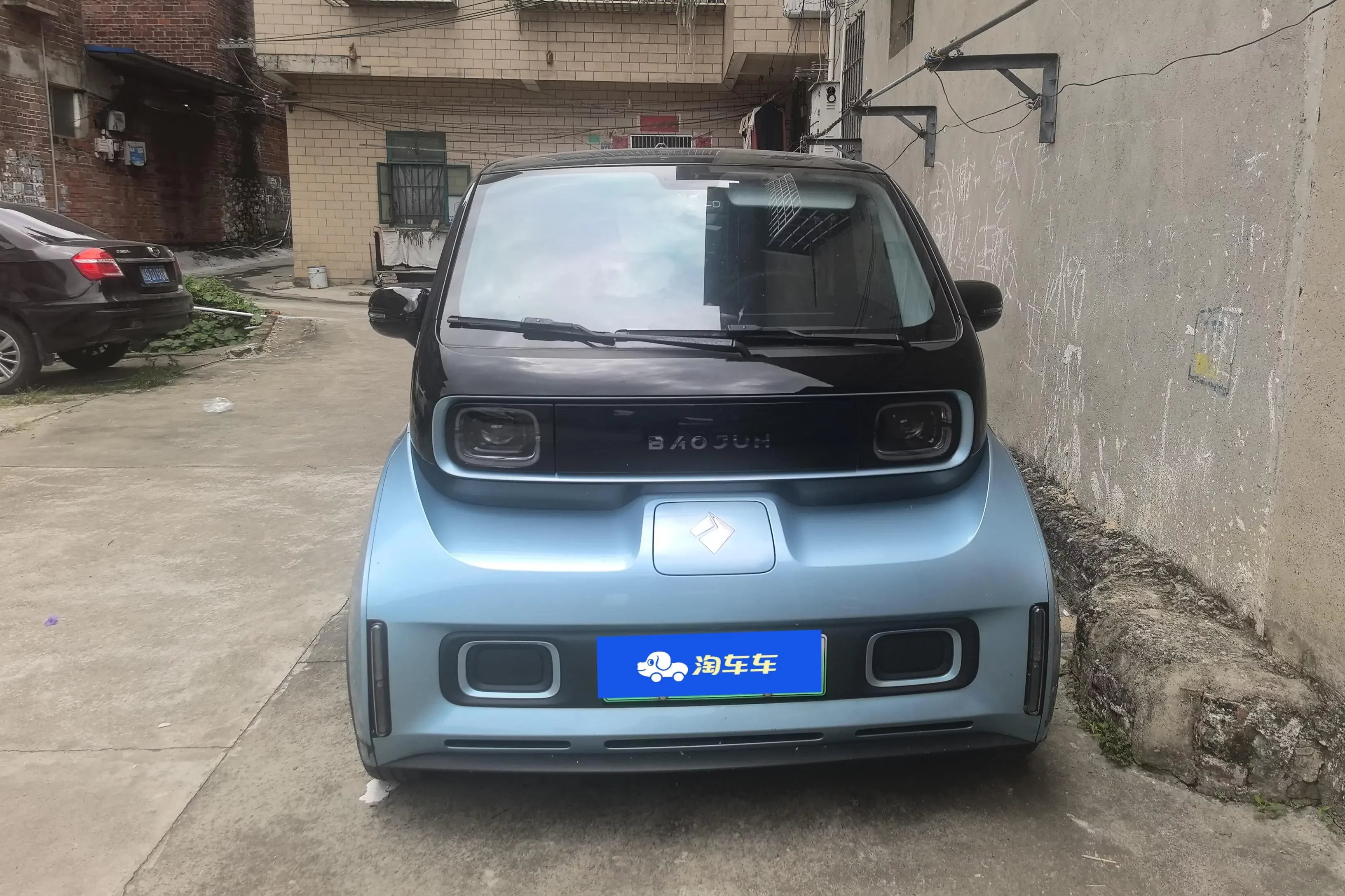 Baojun E300