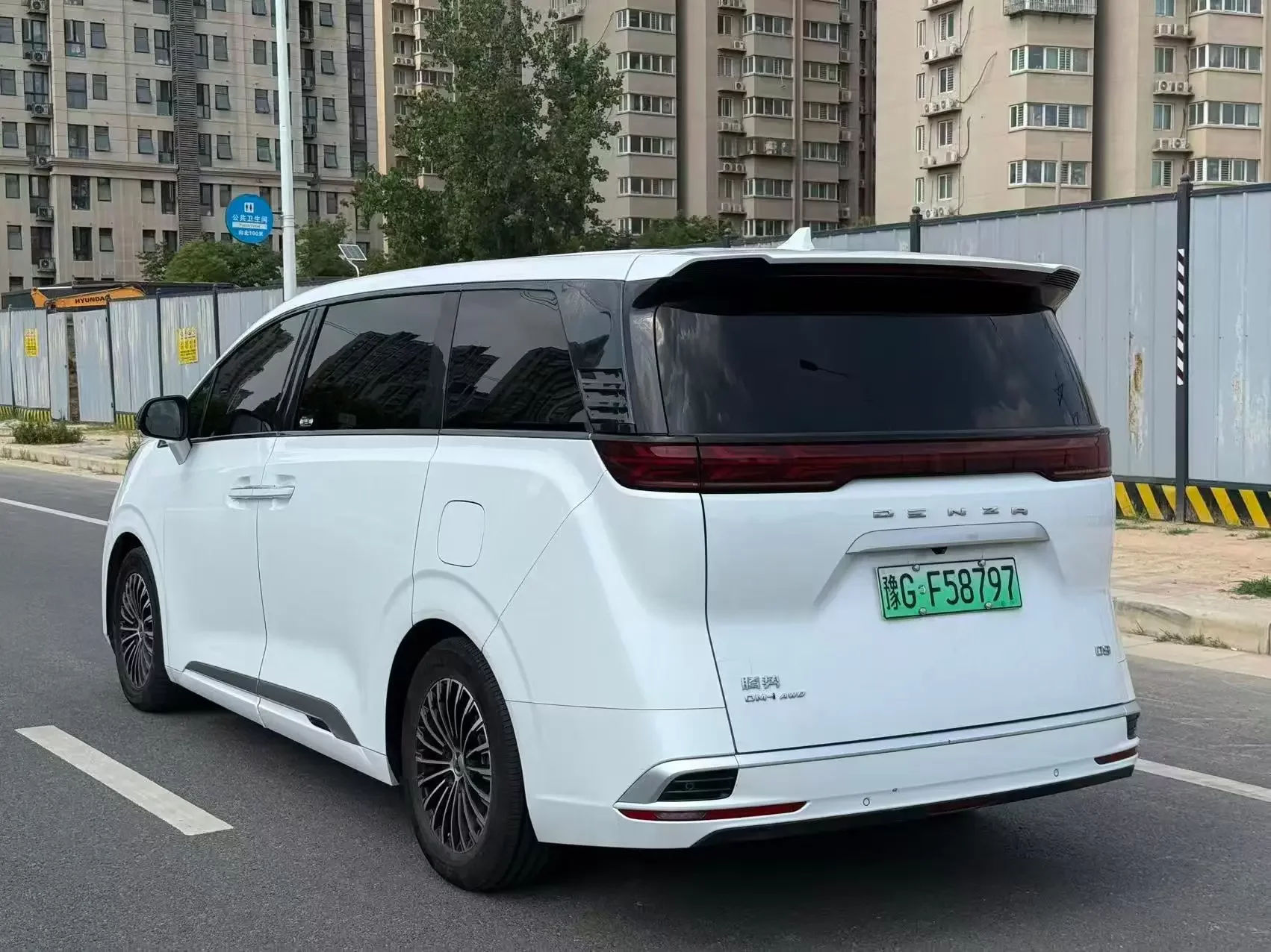 Denza D9 DM