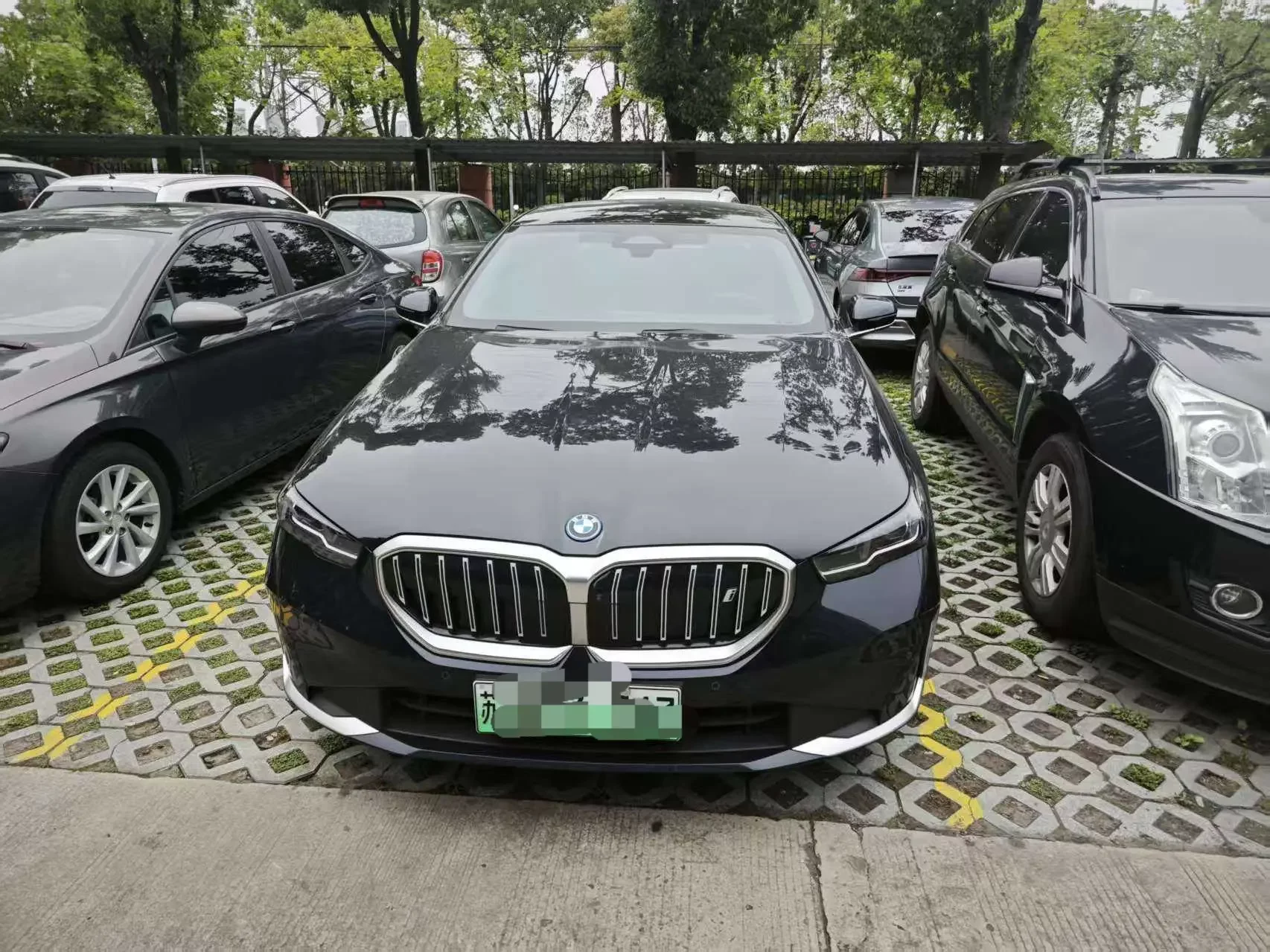 BMW i5