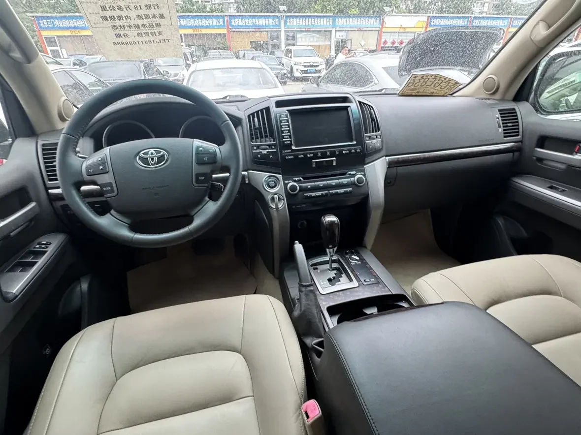 Toyota Land Cruiser