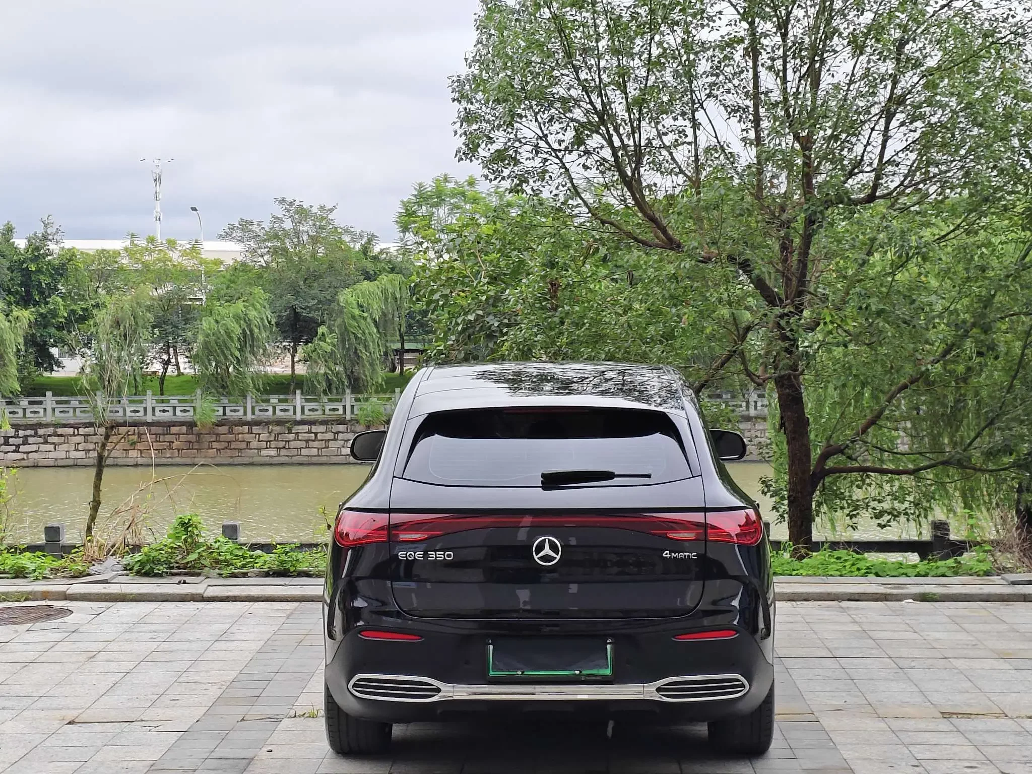 Mercedes-Benz EQE SUV