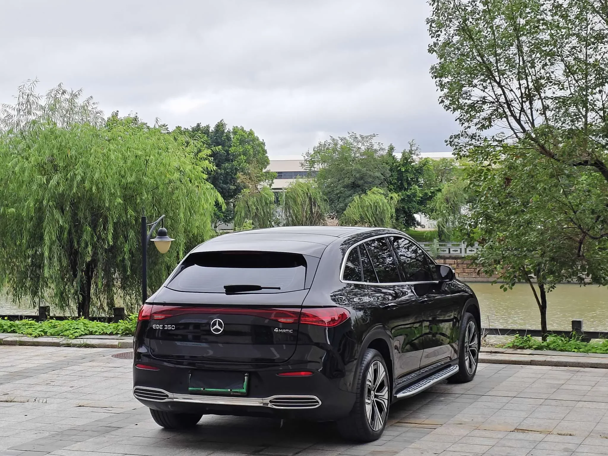 Mercedes-Benz EQE SUV