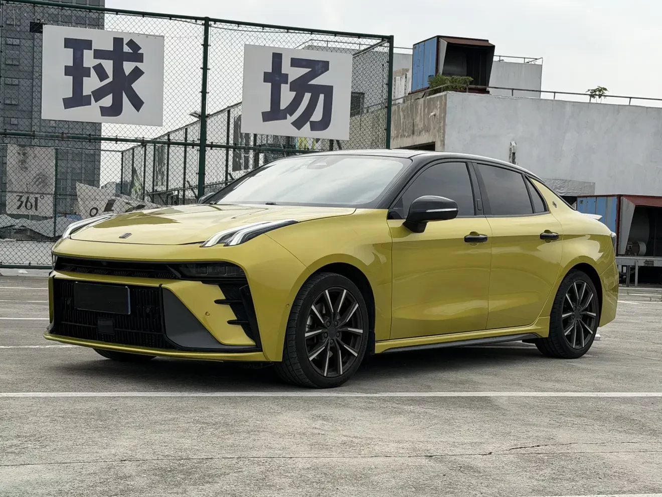 Lynk & Co 03