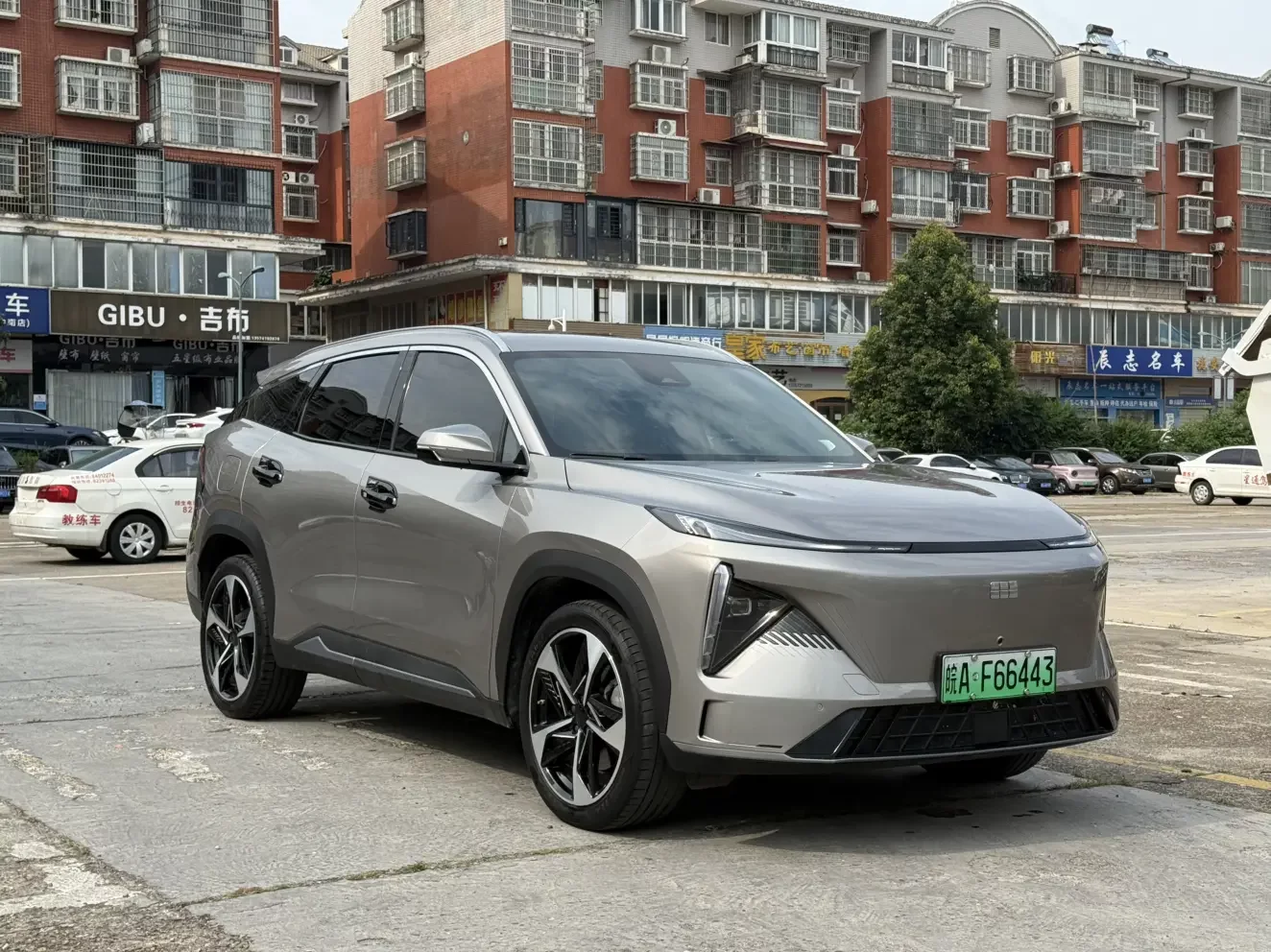 Geely Galaxy L7