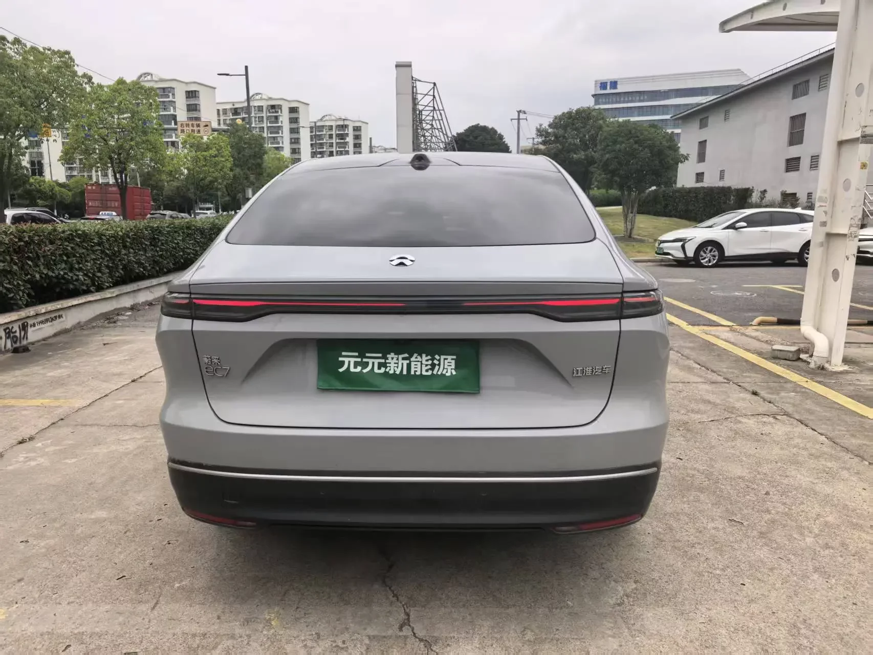 NIO EC7