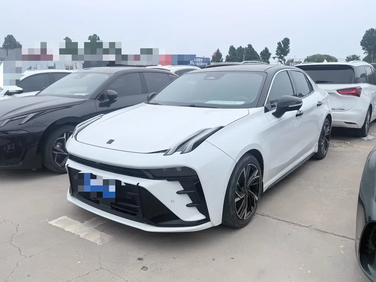 Lynk & Co 03