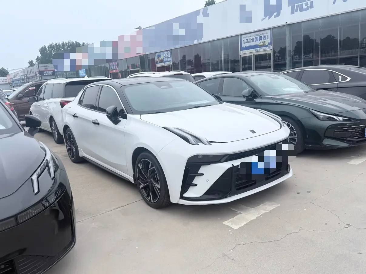 Lynk & Co 03
