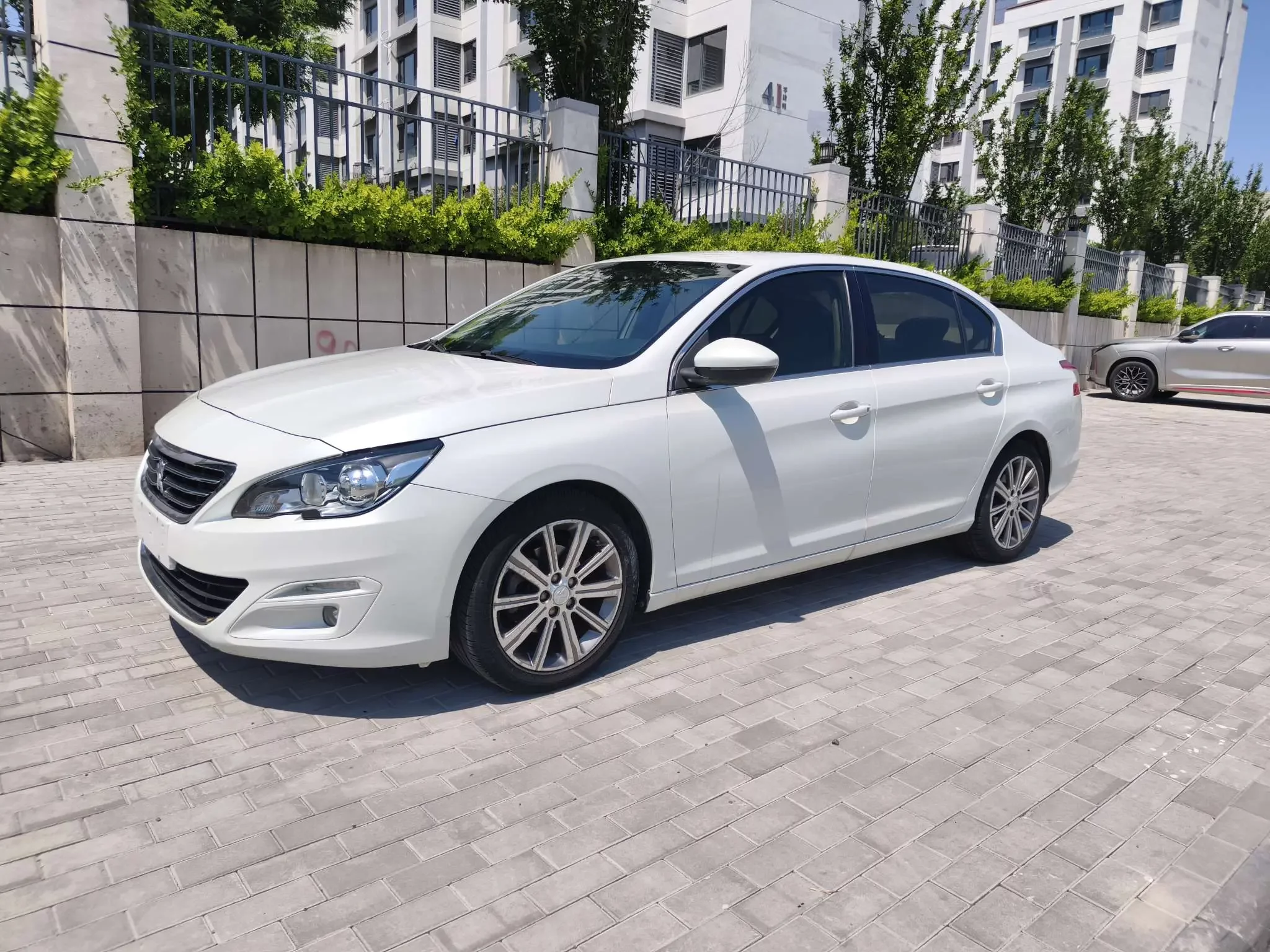 Peugeot 408